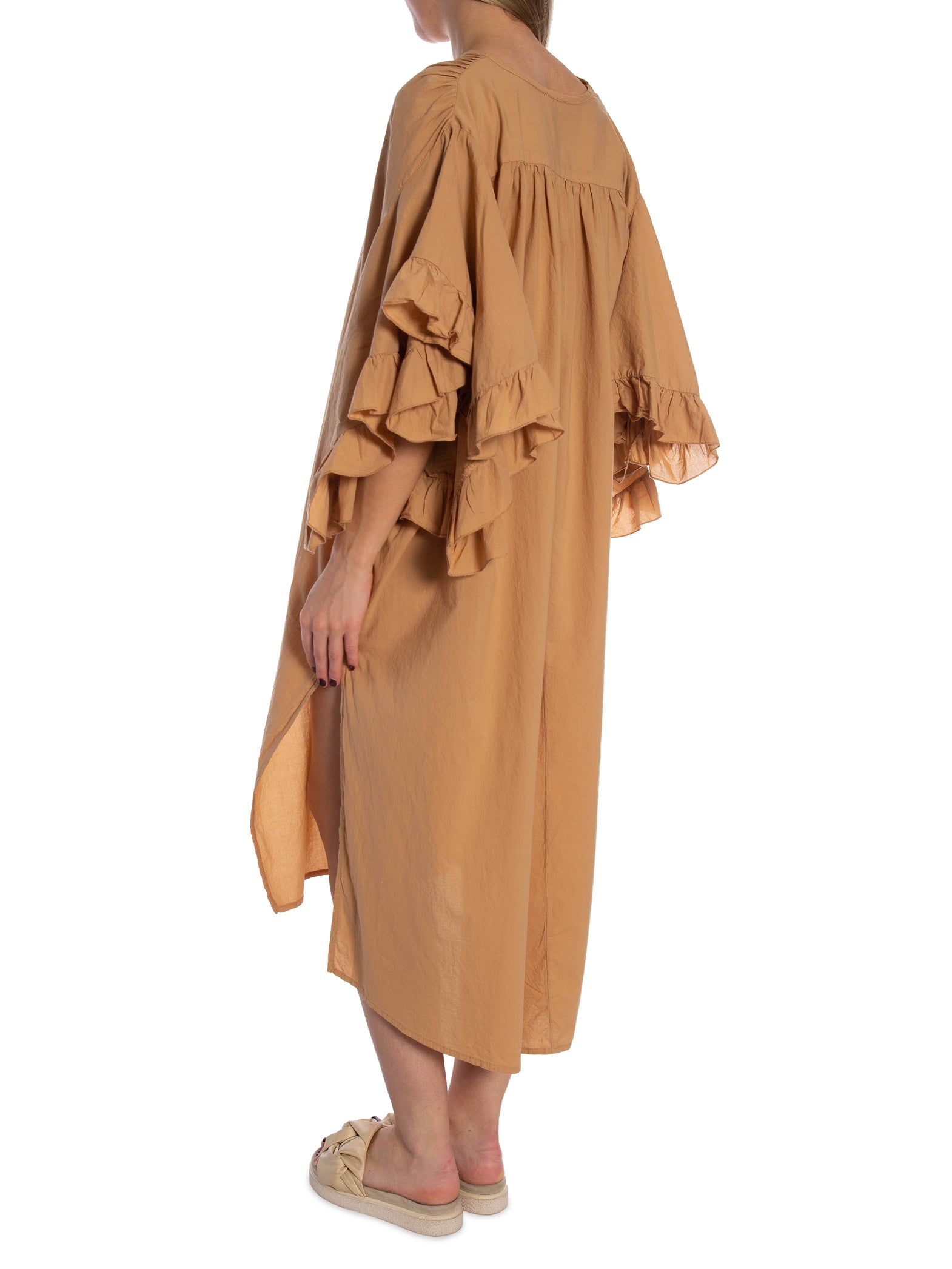 KLÄNNING VOLUMINOUS TIERED RUFFLE SLEEVE LONG CAMEL_109369.jpg