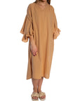 KLÄNNING VOLUMINOUS TIERED RUFFLE SLEEVE LONG CAMEL_109370.jpg