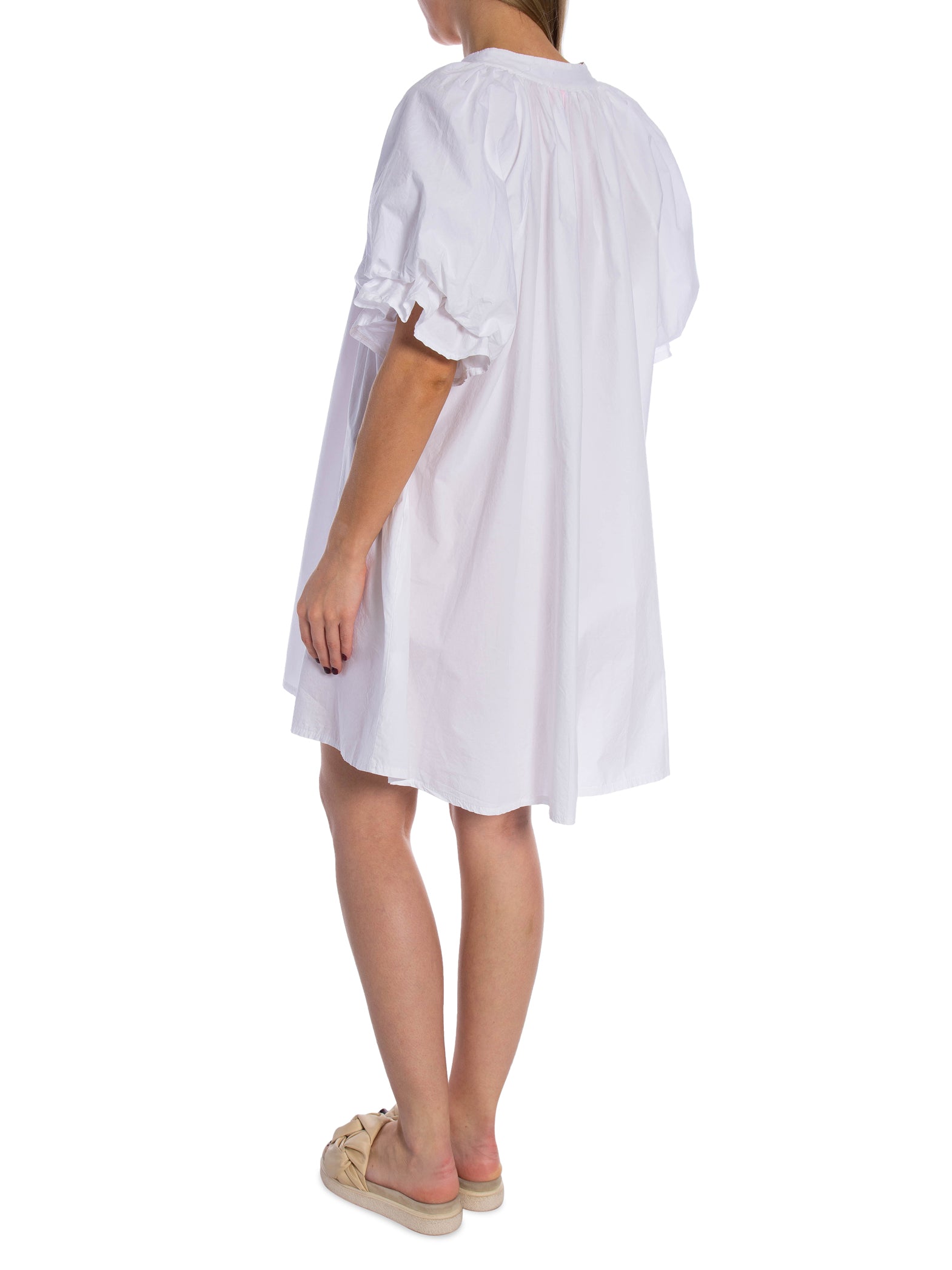 KLÄNNING VOLUMINOUS TIERED RUFFLE SLEEVE SHORT WHITE_109394.jpg