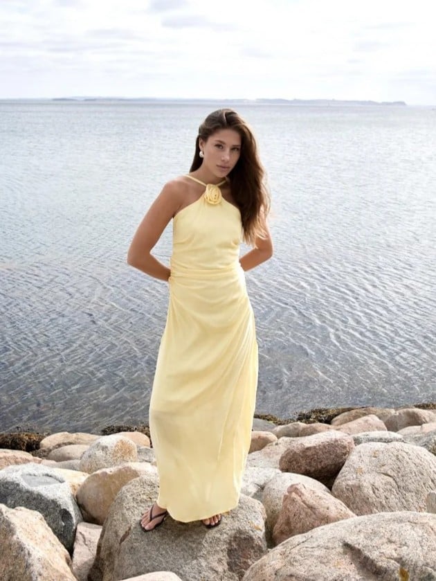 MINUS KLÄNNING HELENA MAXI SOFT YELLOW_109291.jpg