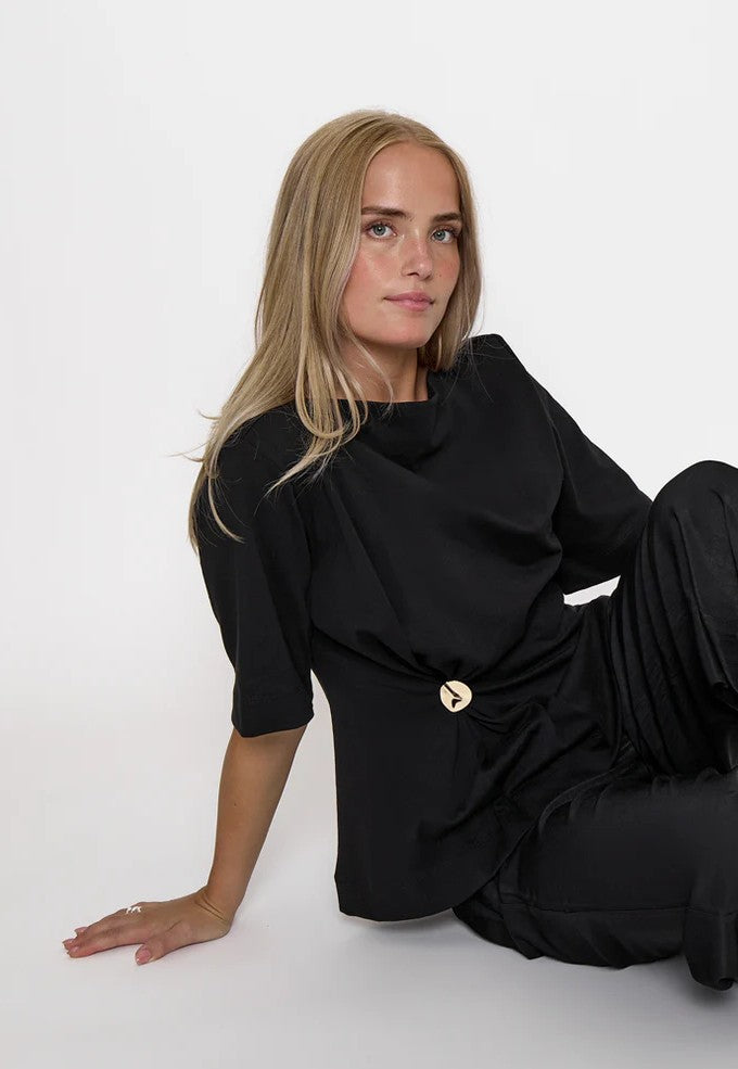 MINUS TOPP SANNE BLACK_111390.jpg