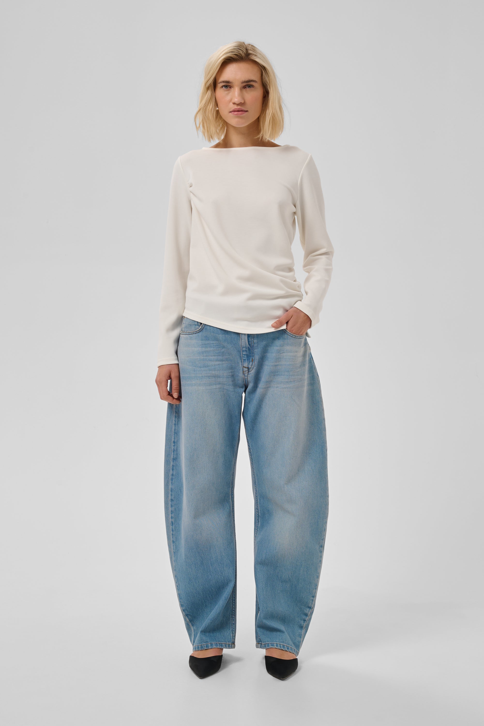 MY ESSENTIAL WARDROBE BLUS HELLE SNOW WHITE_112162.jpg