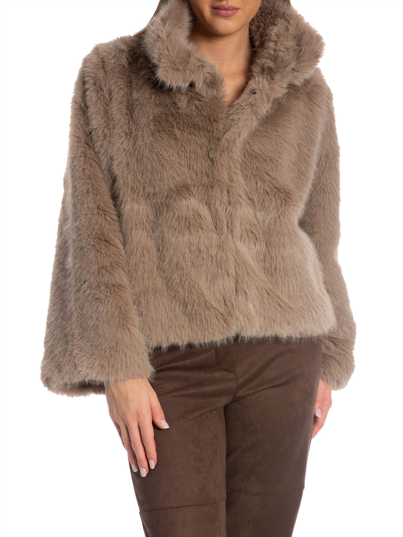 MY ESSENTIAL WARDROBE JACKA ALEXA GREIGE_103427.jpg