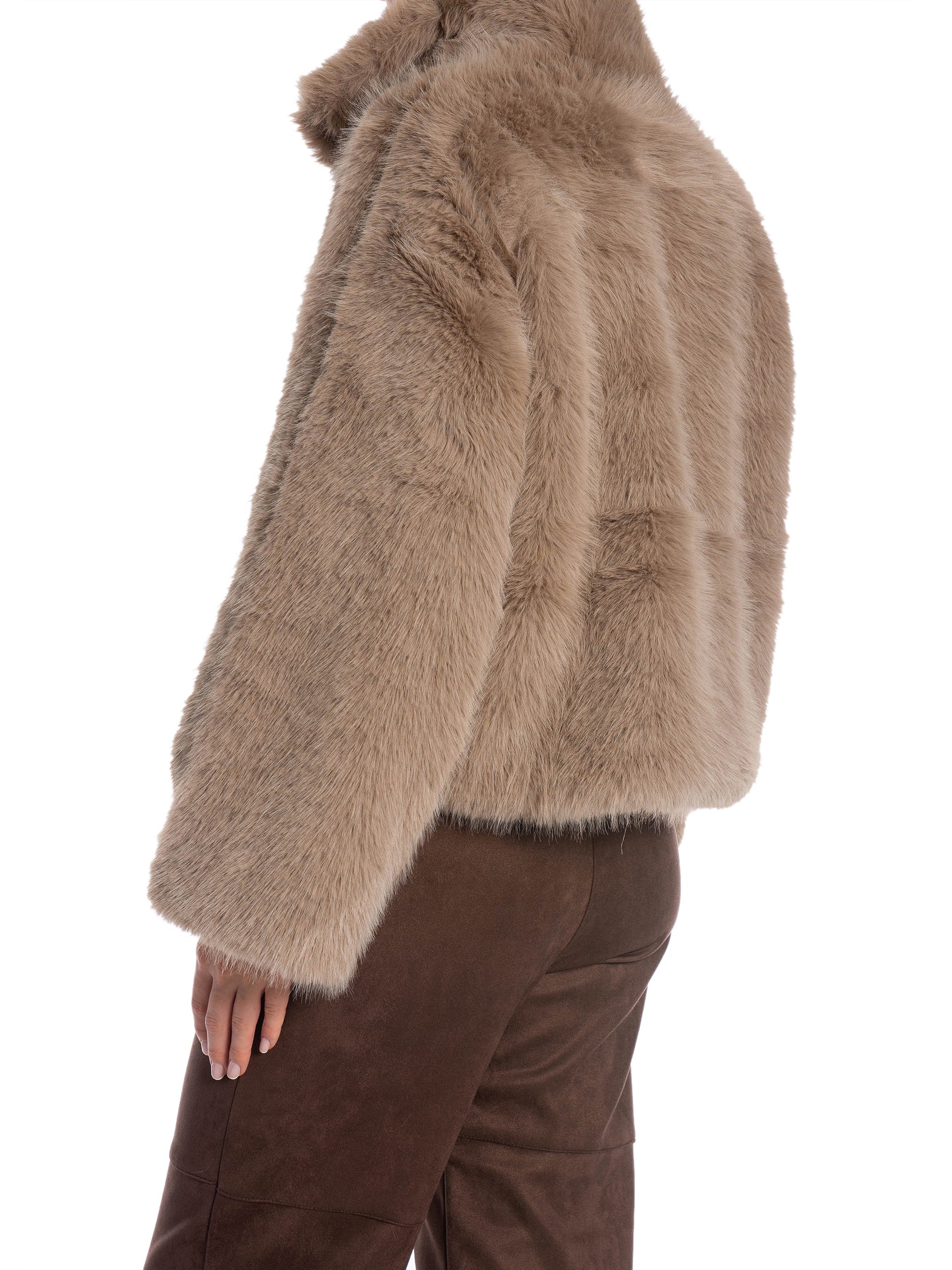 MY ESSENTIAL WARDROBE JACKA ALEXA GREIGE_103428.jpg