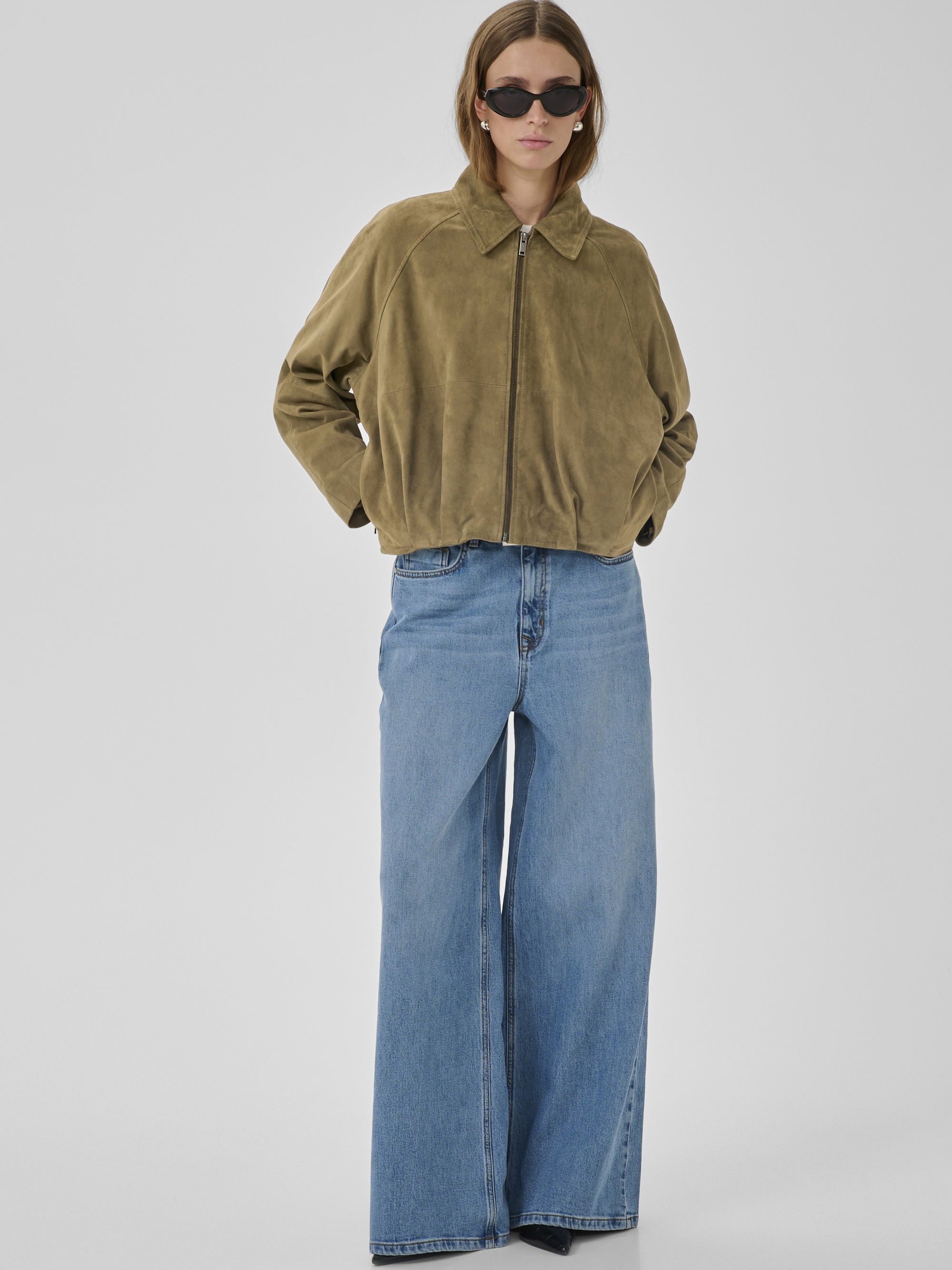 MY ESSENTIAL WARDROBE JACKA PETRA CAPERS_106406.jpg