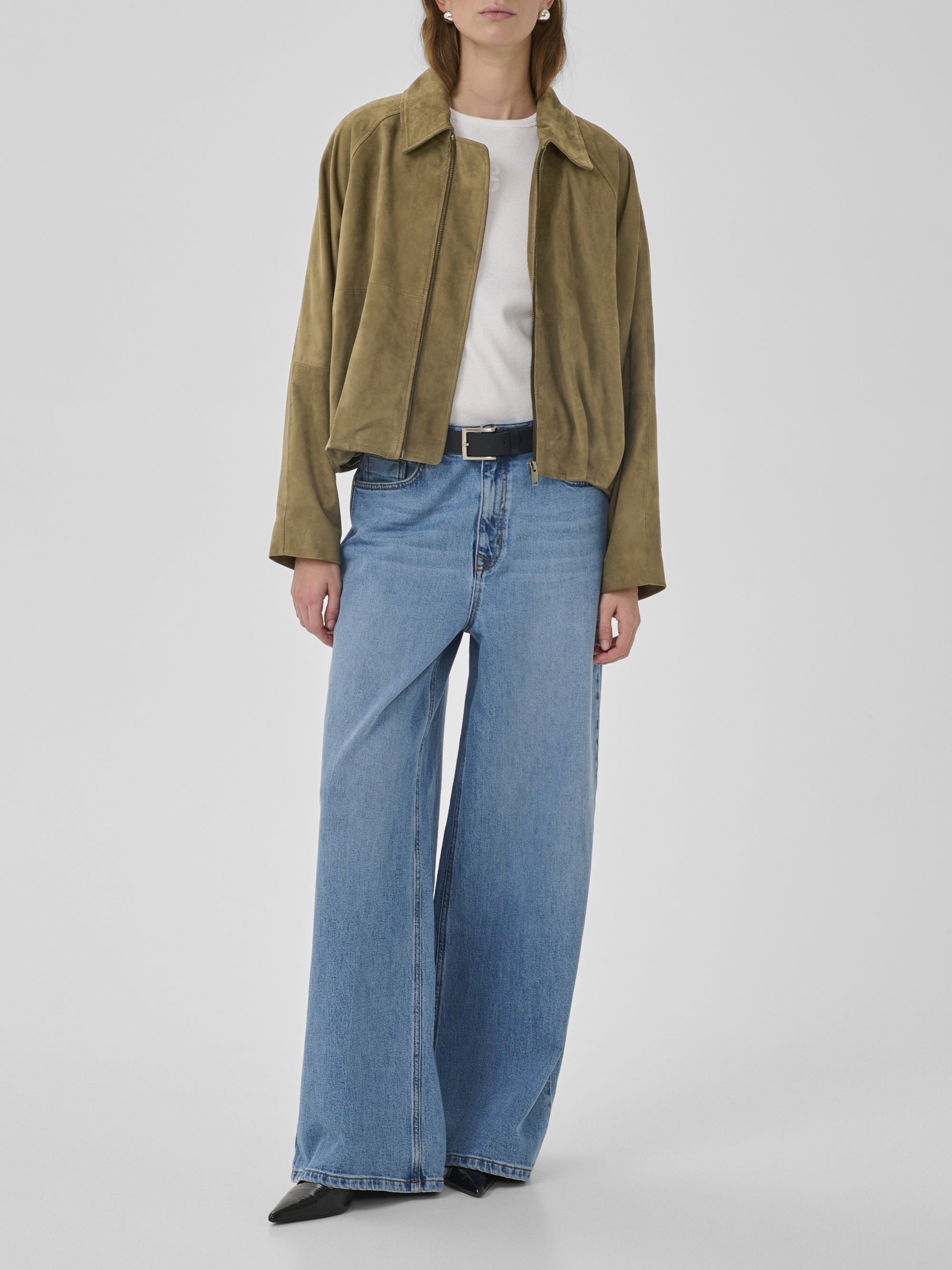 MY ESSENTIAL WARDROBE JACKA PETRA CAPERS_106407.jpg