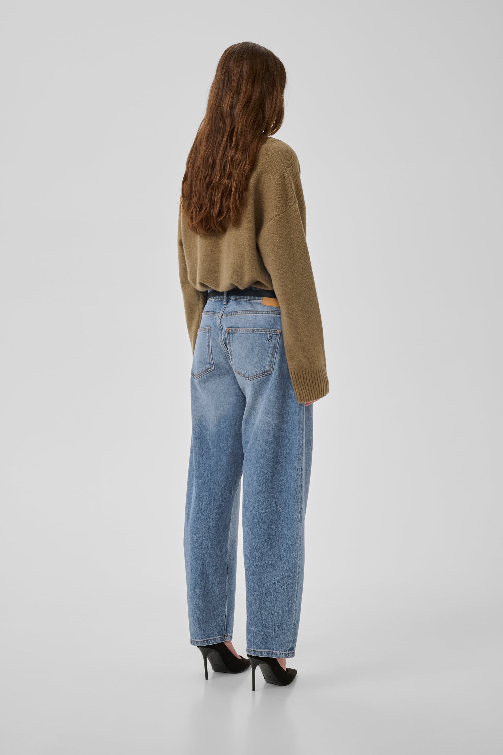 MY ESSENTIAL WARDROBE JEANS BALOO BARREL 139 BLUE_109955.jpg