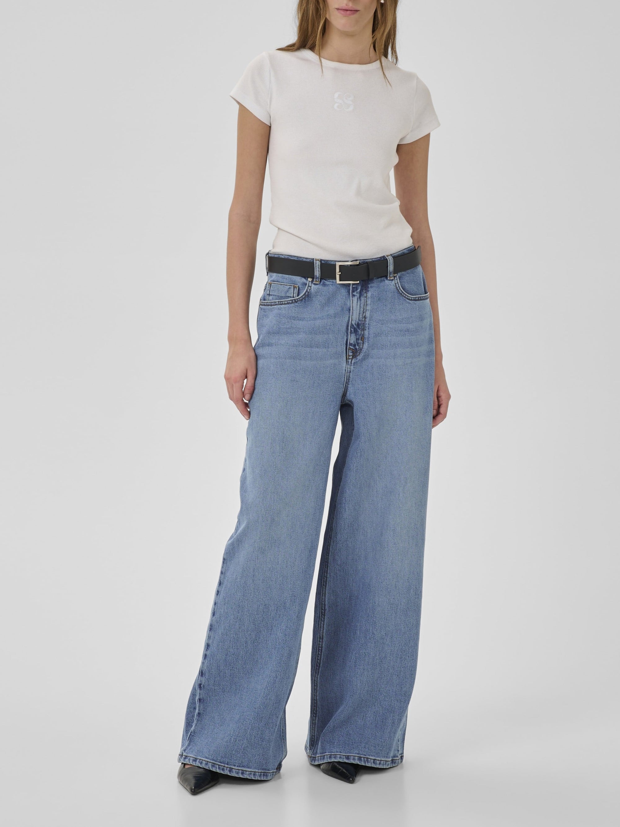 MY ESSENTIAL WARDROBE JEANS JESSIE 139 MEDIUM BLUE_107235.jpg