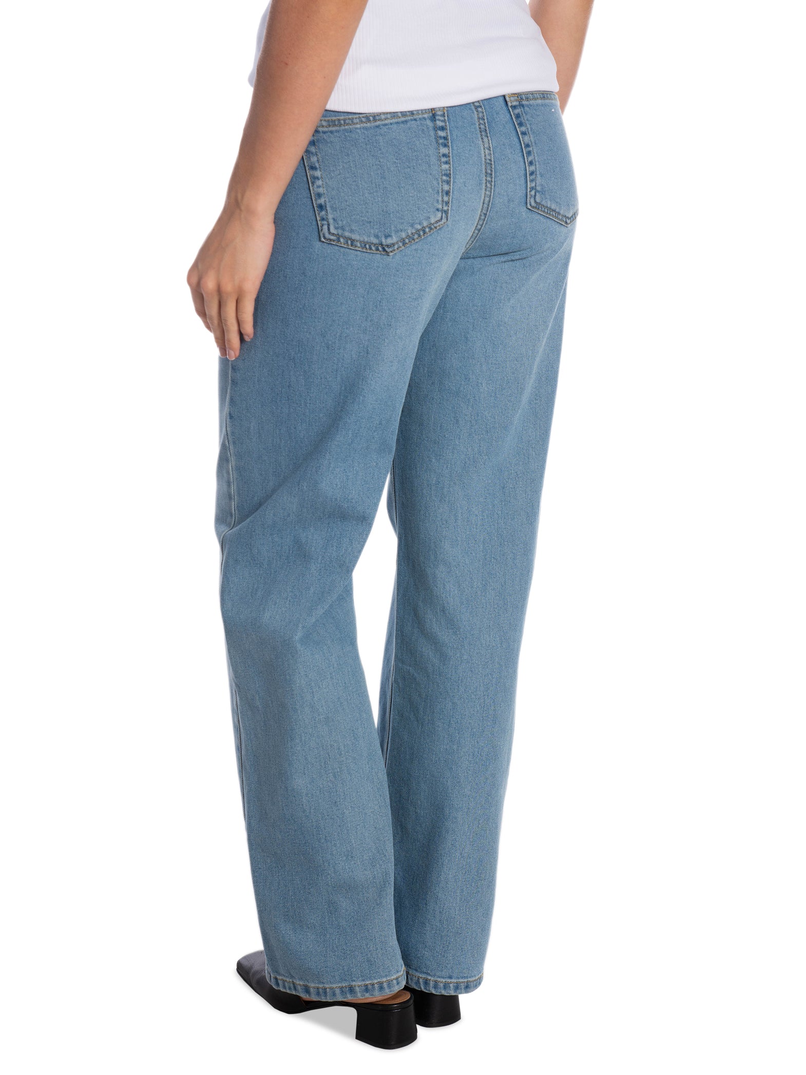 MY ESSENTIAL WARDROBE JEANS THE LOUIS 139 LIGHT BLUE_111127.jpg