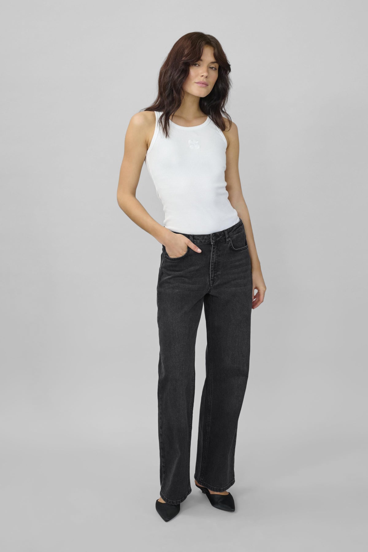 MY ESSENTIAL WARDROBE JEANS THE LOUIS BLACK RETRO_100096.jpg