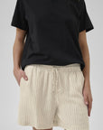 MY ESSENTIAL WARDROBE SHORTS JANNIE OATMEAL W. BLACK_109951.jpg