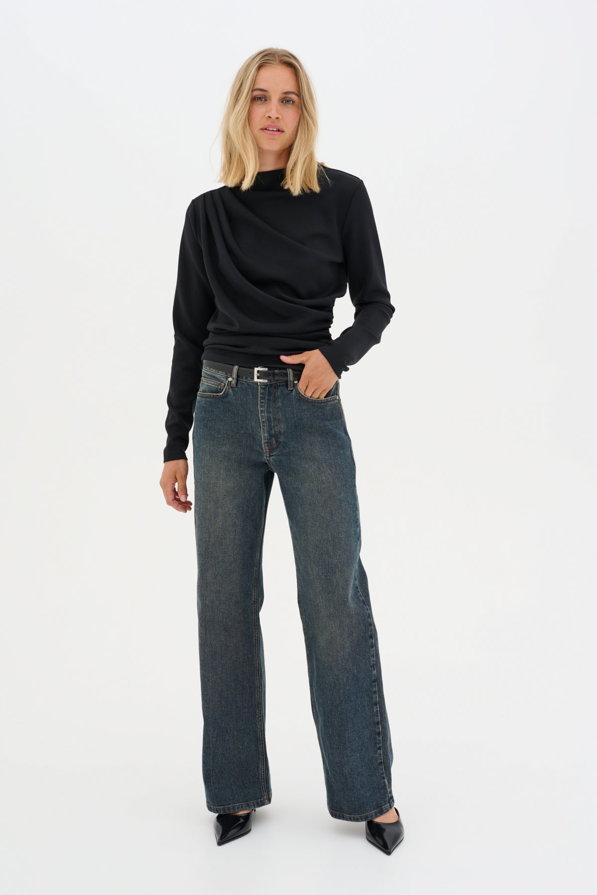 MY ESSENTIAL WARDROBE TOPP HELLE BLACK_100104.jpg