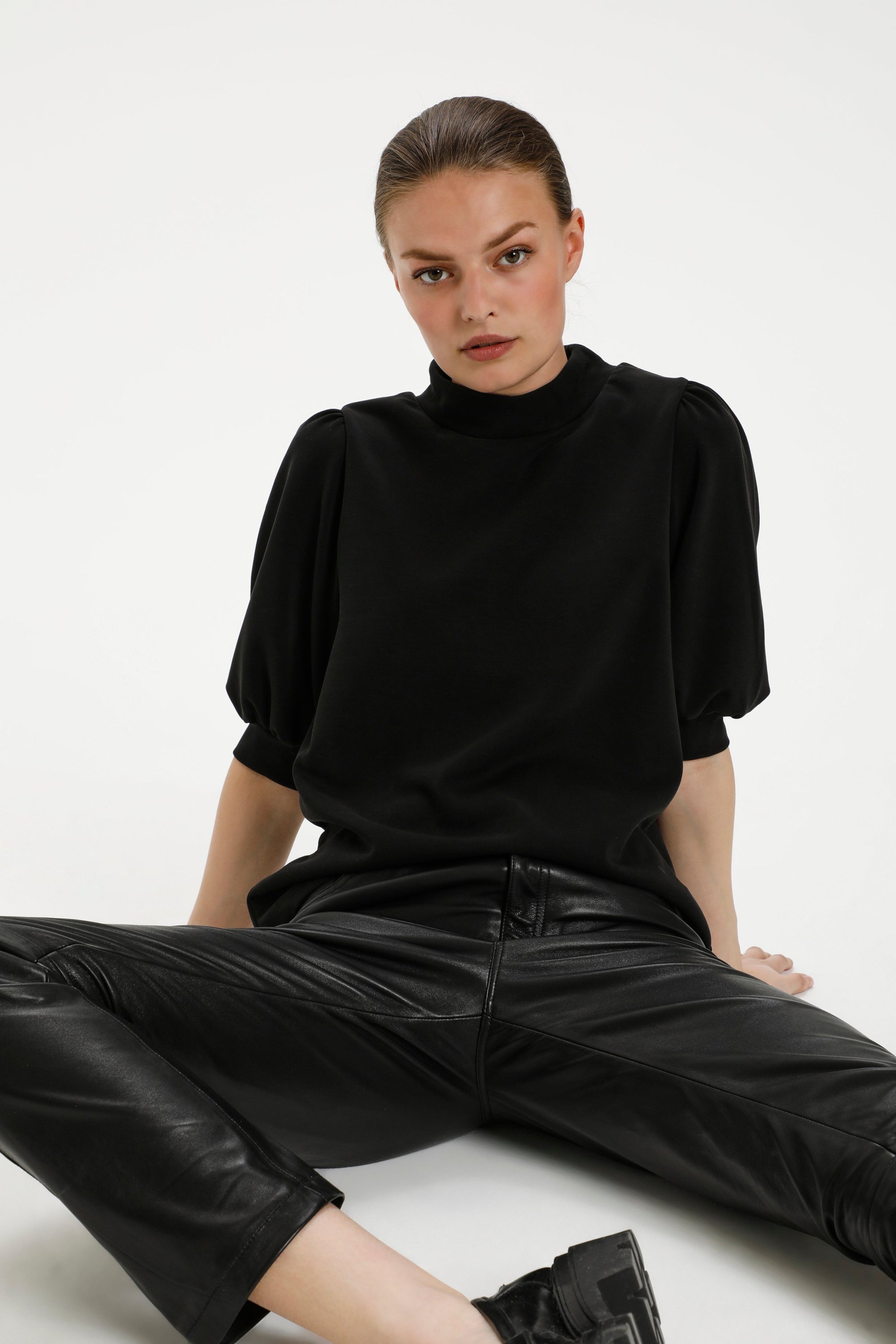 MY ESSENTIAL WARDROBE TOPP THE PUFF BLACK_103230.jpg