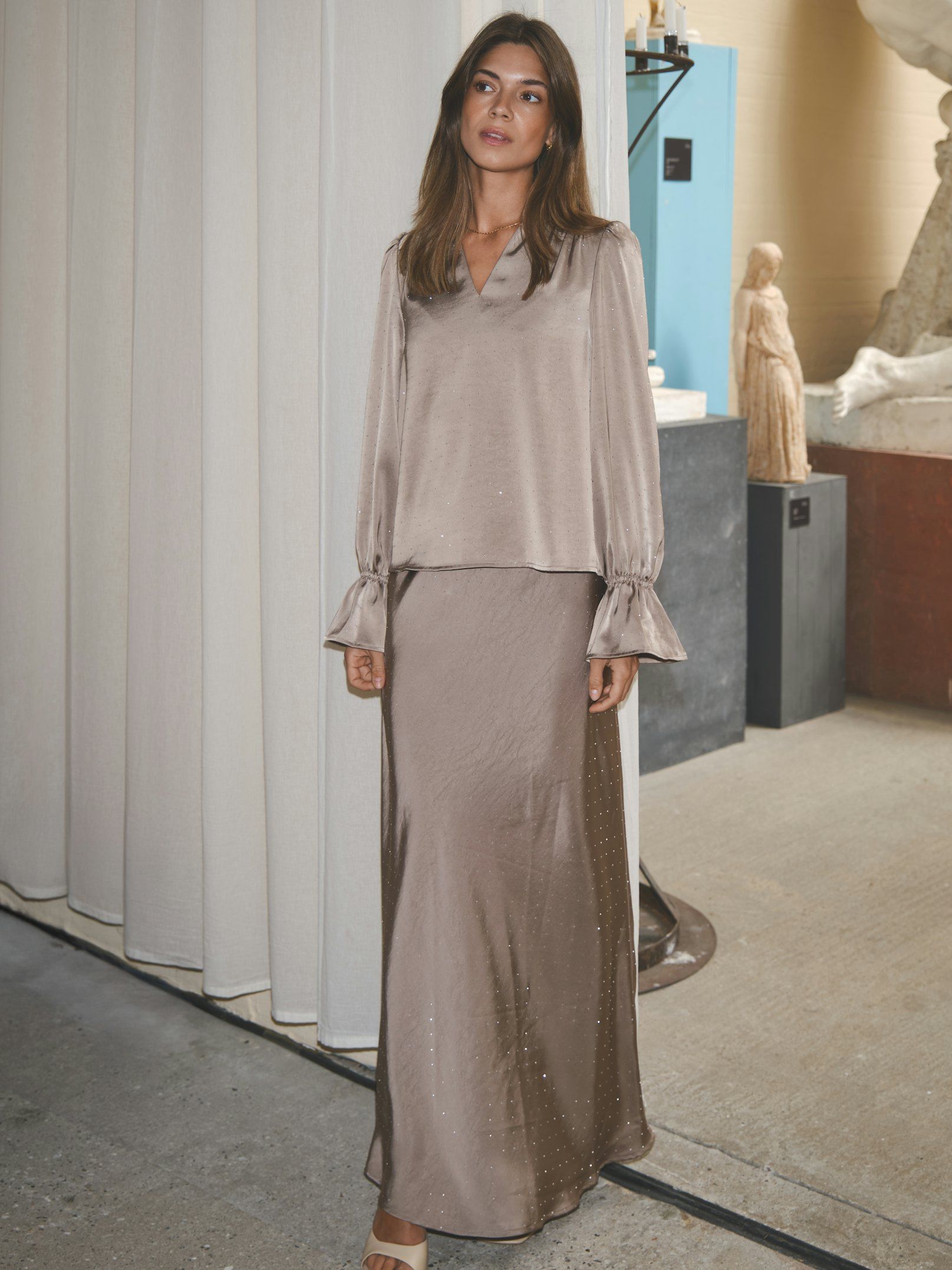 NEO NOIR BLUS AMARA BEDAZ DARK TAUPE_103004.jpg