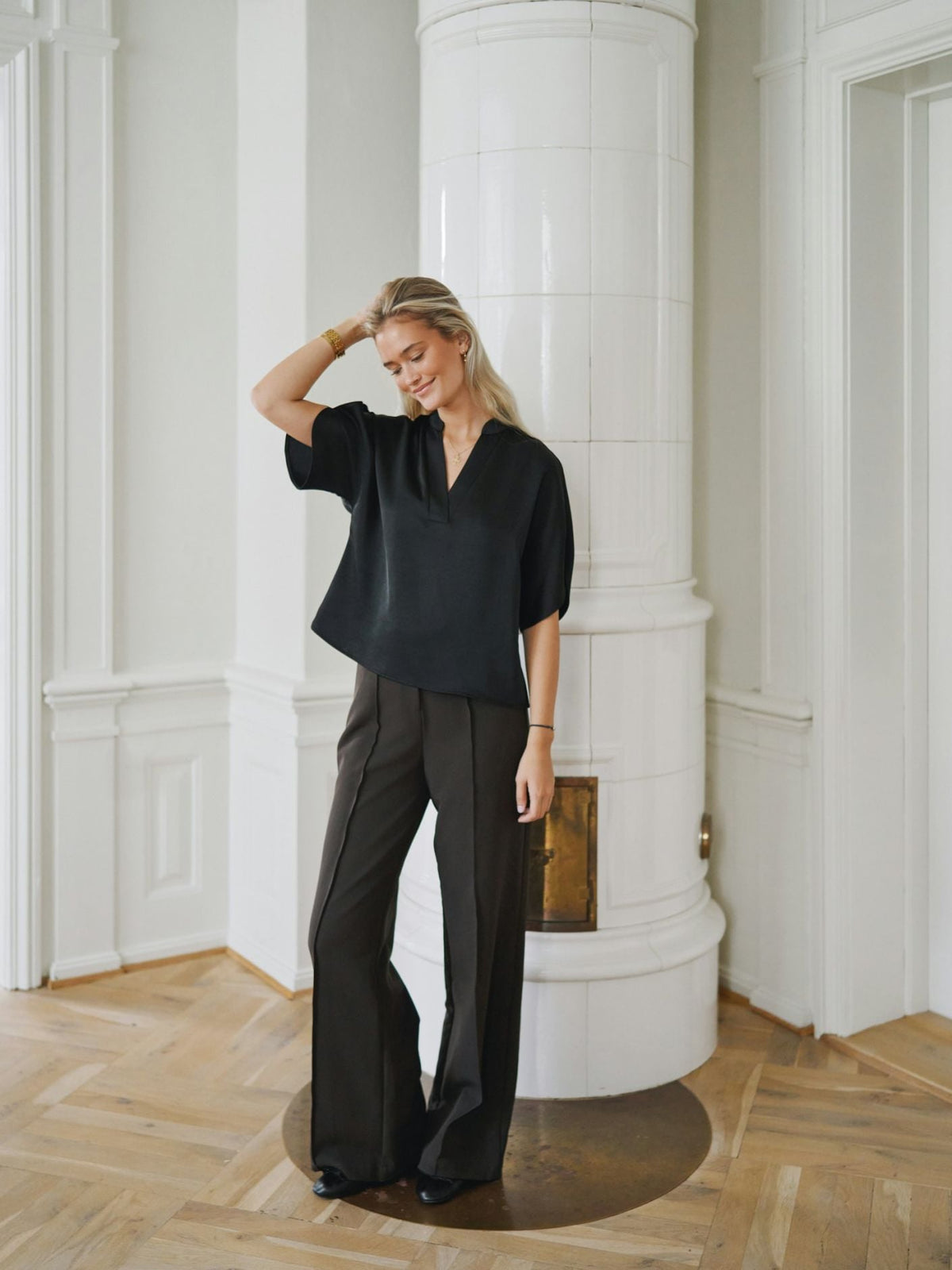 NEO NOIR BLUS ANELLE HEAVY SATEEN BLACK_114155.jpg