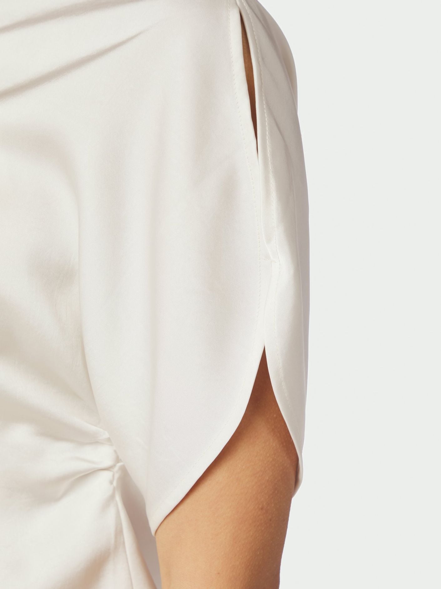 NEO NOIR BLUS ANELLE HEAVY SATEEN PEARL_109182.jpg