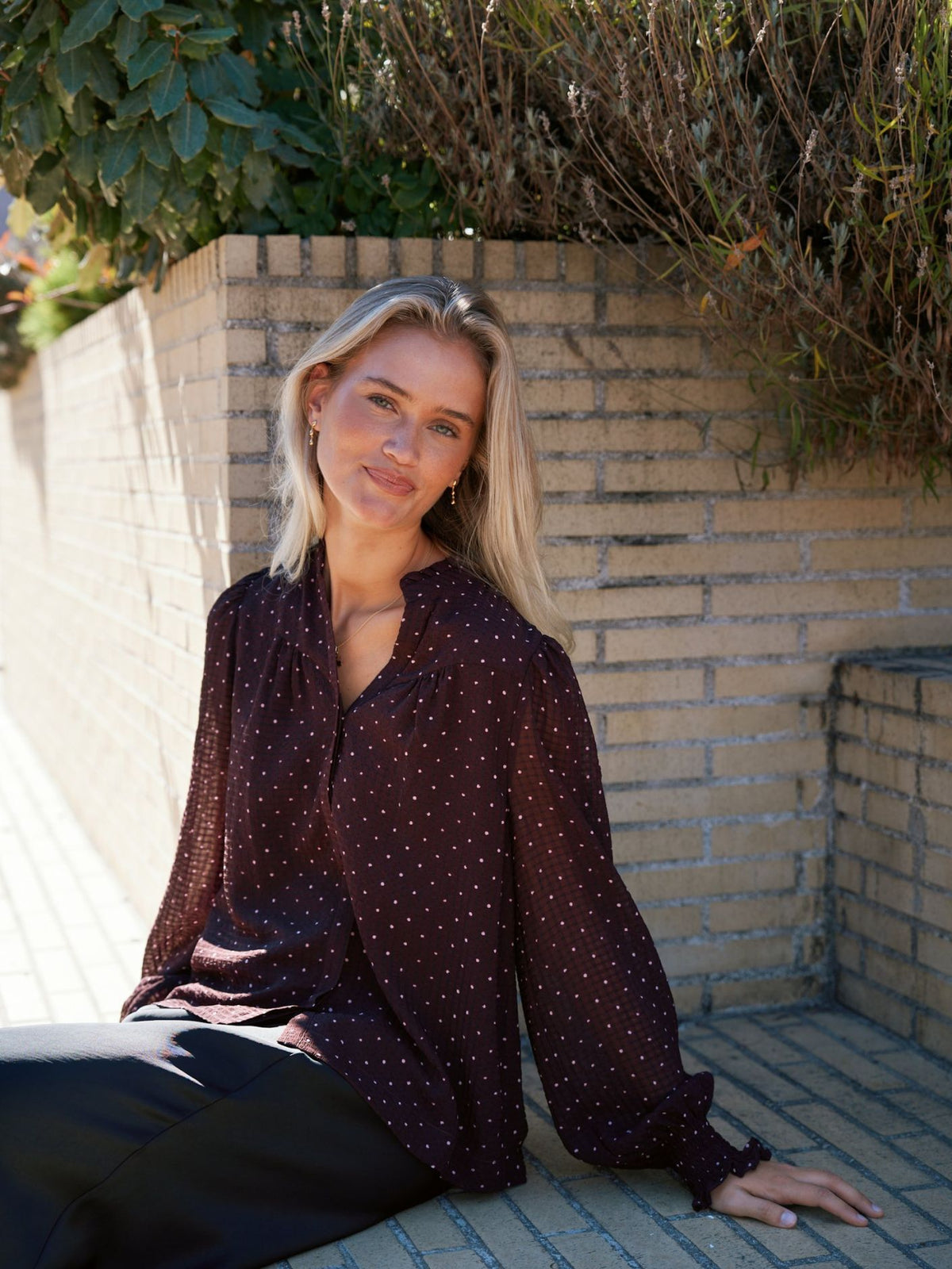 NEO NOIR BLUS ASTRIDA DOTTED BURGUNDY_114533.jpg