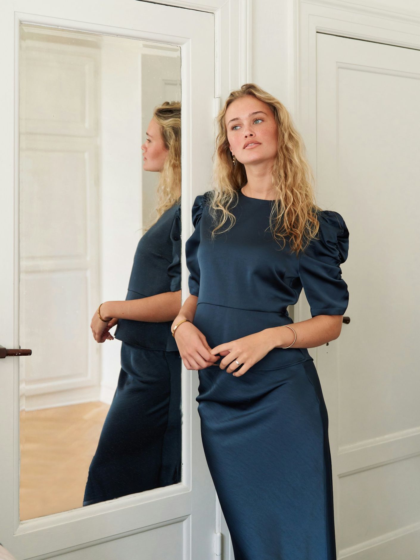 NEO NOIR BLUS BENUA HEAVY SATEEN MIDNIGHT BLUE_111916.jpg
