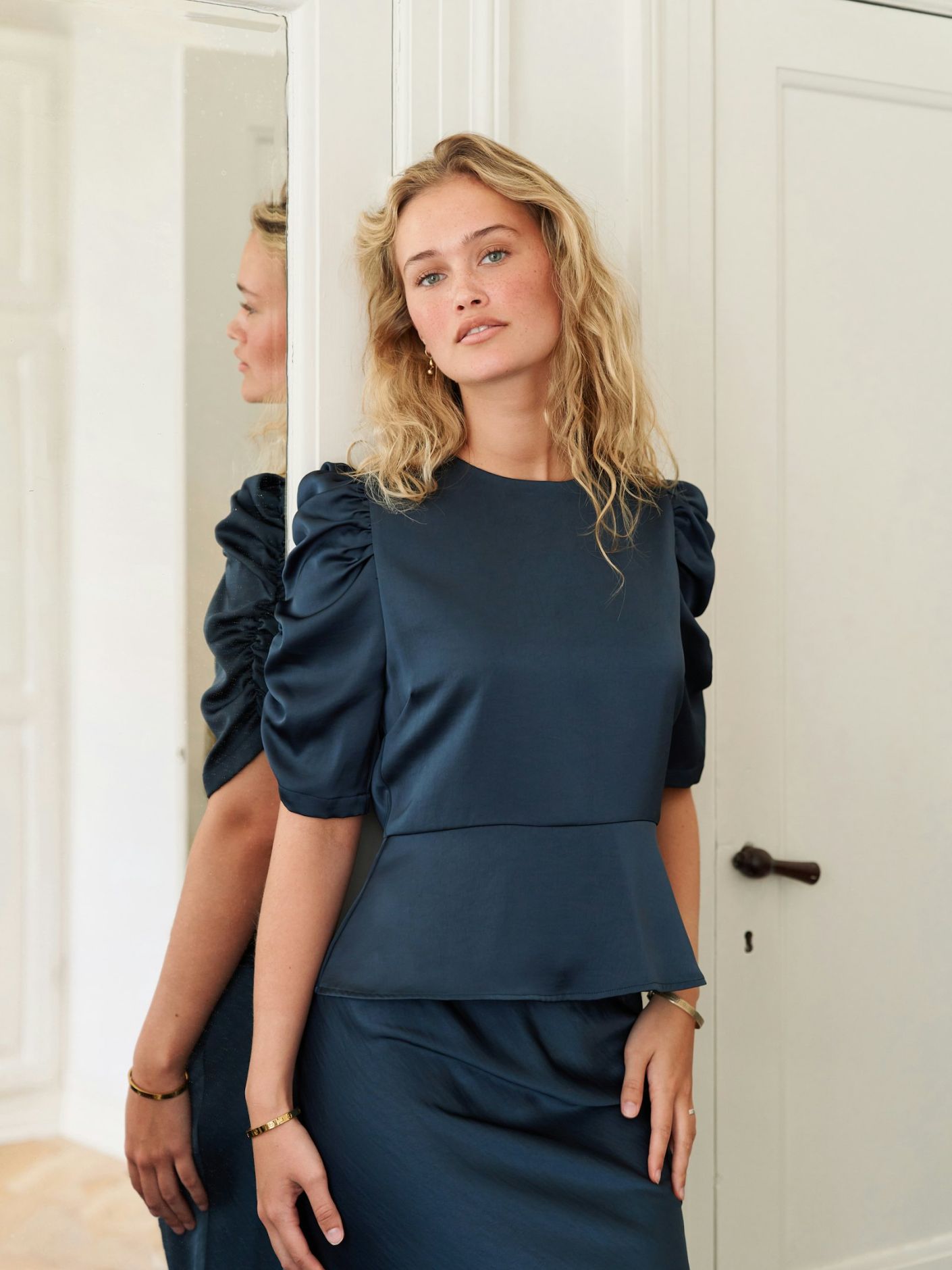 NEO NOIR BLUS BENUA HEAVY SATEEN MIDNIGHT BLUE_111918.jpg