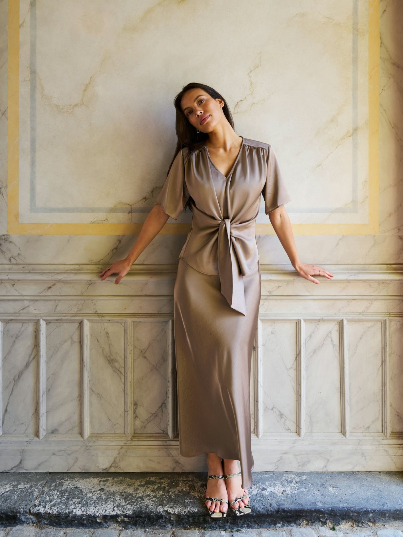 NEO NOIR BLUS CASADIA HEAVY SATEEN DARK TAUPE_110856.jpg
