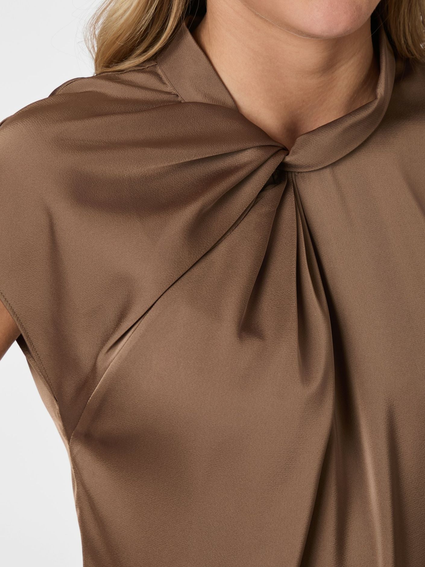 NEO NOIR BLUS FLEUR DRAPY SATIN DUSTY BROWN_99348.jpg