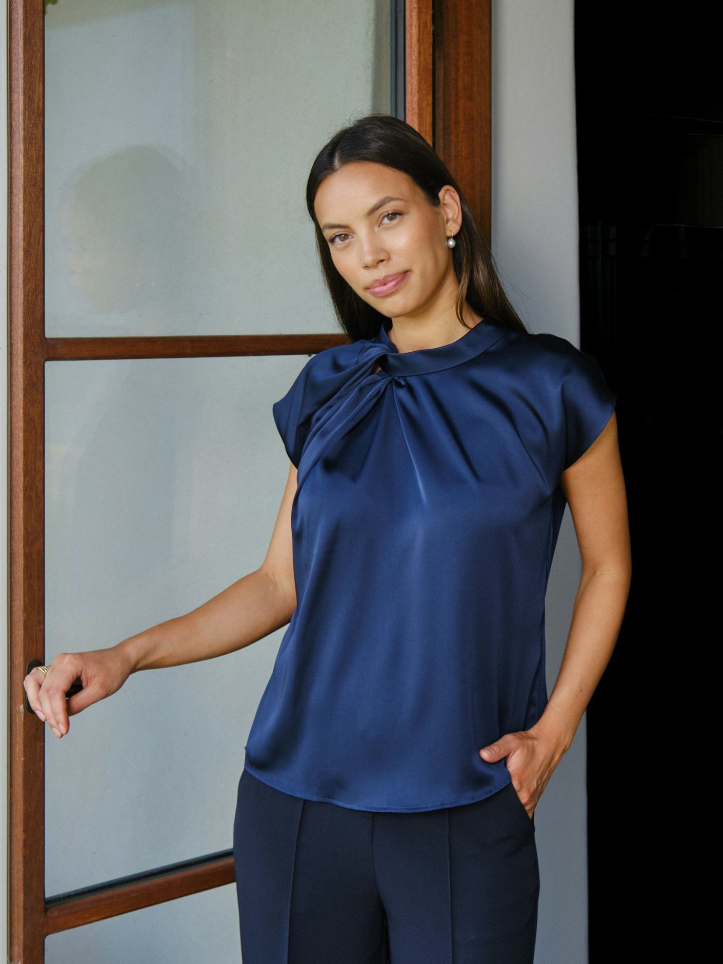 NEO NOIR BLUS FLEUR DRAPY SATIN NAVY_99961.jpg