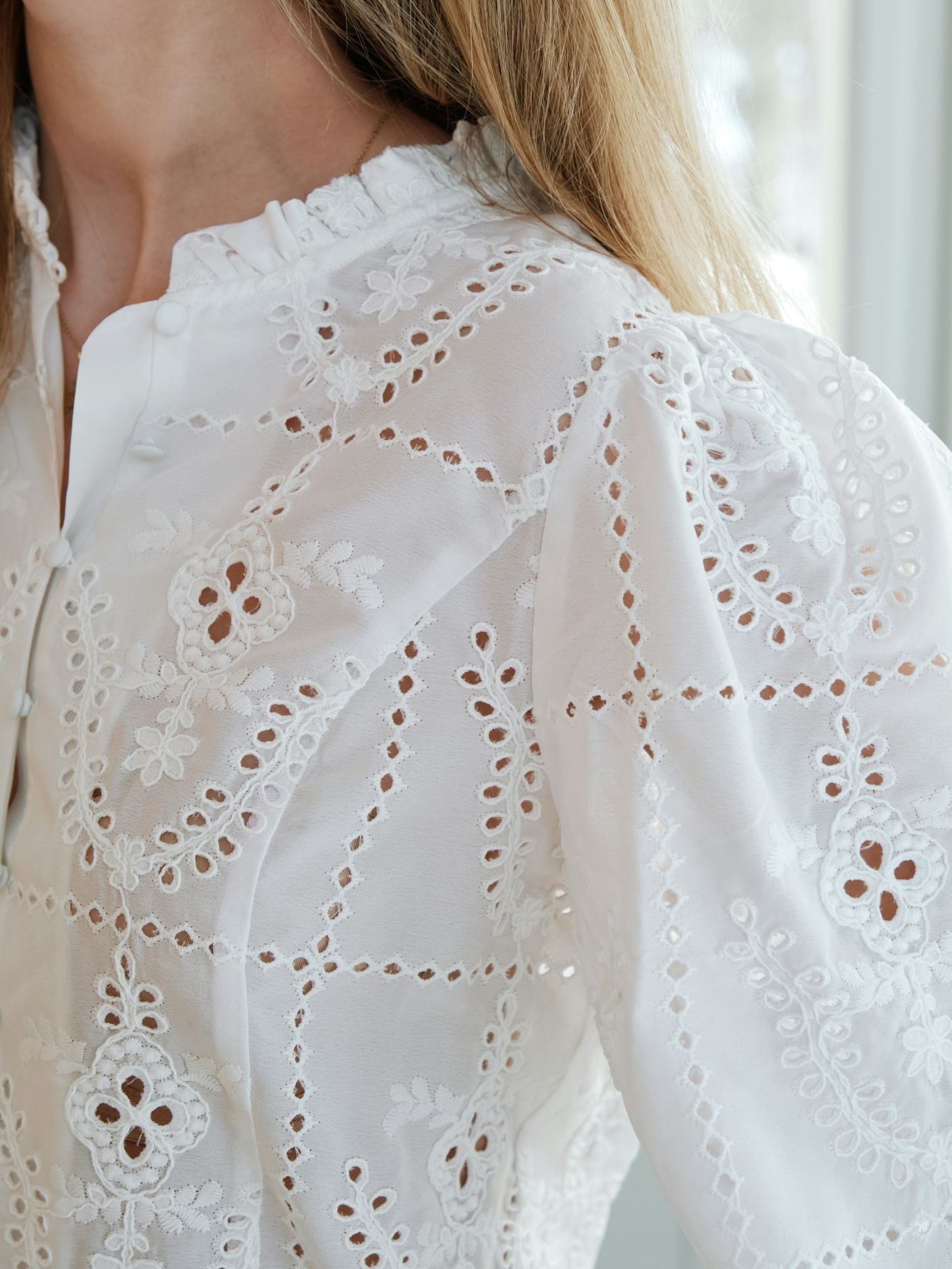 NEO NOIR BLUS GILDA EMBROIDERY WHITE_108227.jpg