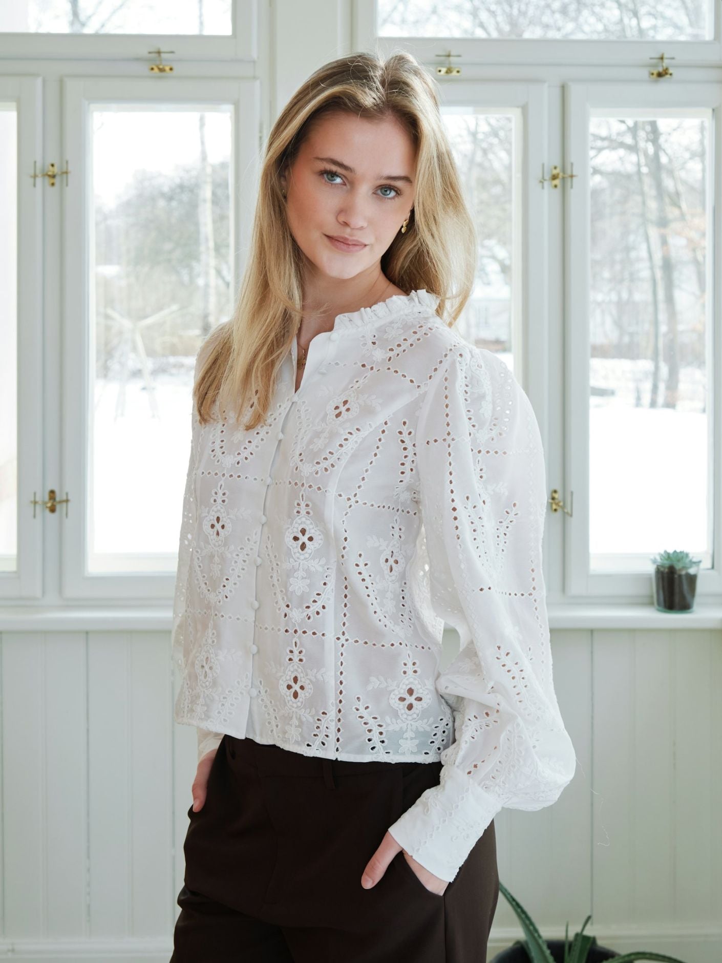 NEO NOIR BLUS GILDA EMBROIDERY WHITE_108228.jpg
