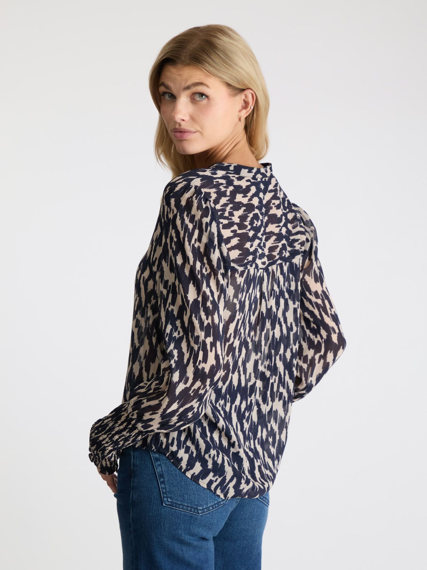 NEO NOIR BLUS LANDA DISTRESSED DARK NAVY_90126.jpg