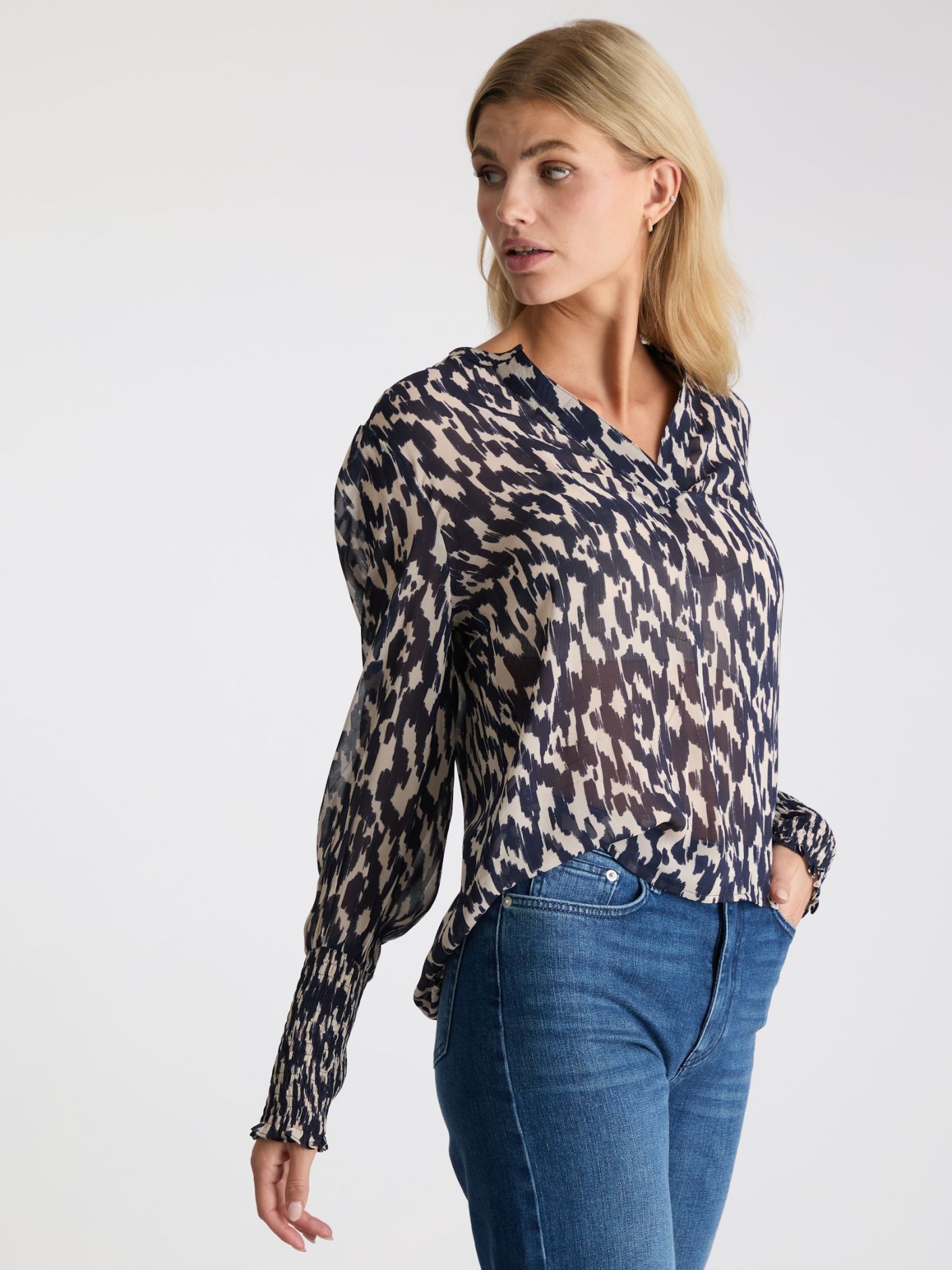 NEO NOIR BLUS LANDA DISTRESSED DARK NAVY_90127.jpg