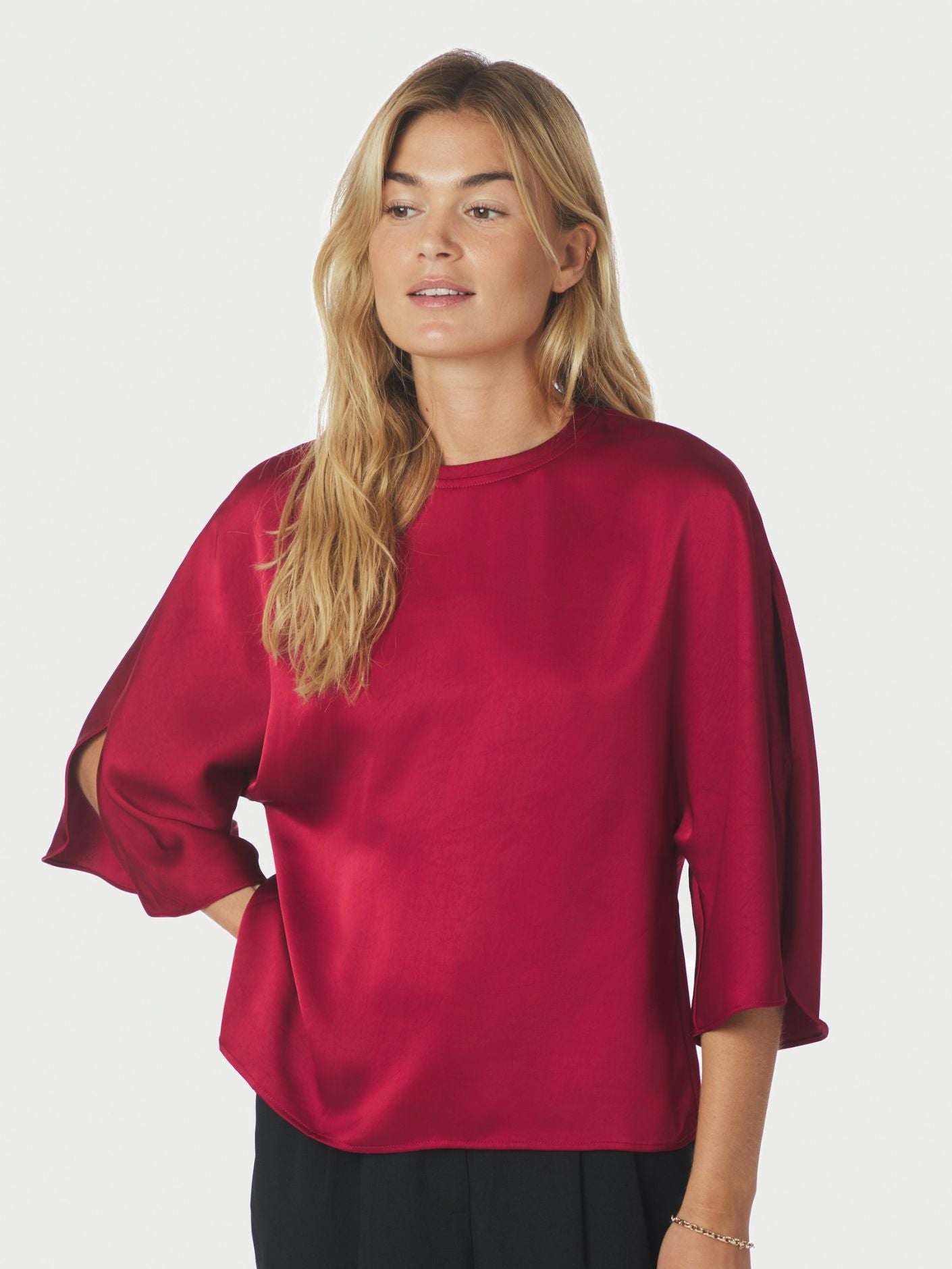 NEO NOIR BLUS LIORA HEAVY DARK RED_104375.jpg