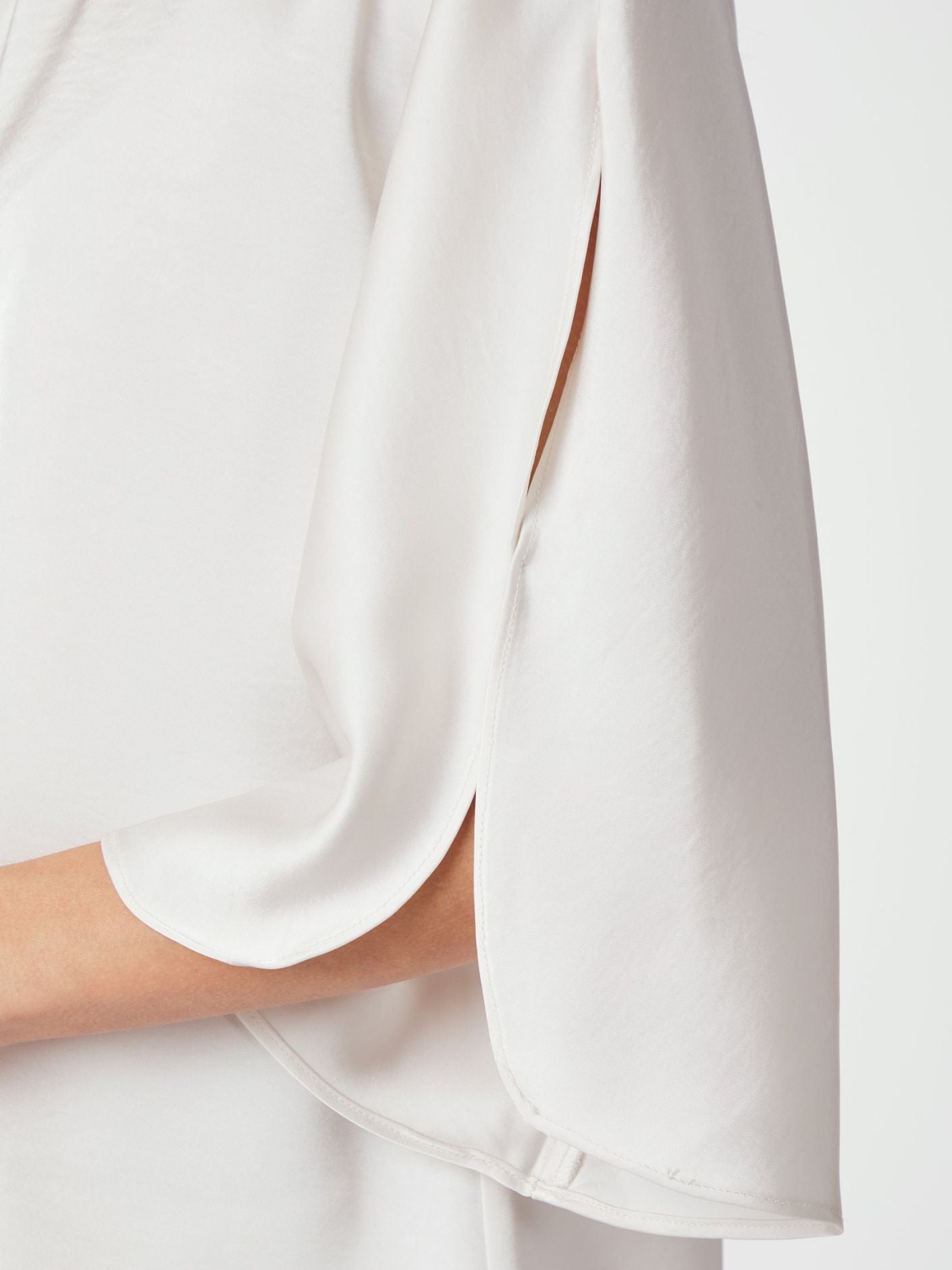 NEO NOIR BLUS LIORA HEAVY PEARL_99343.jpg