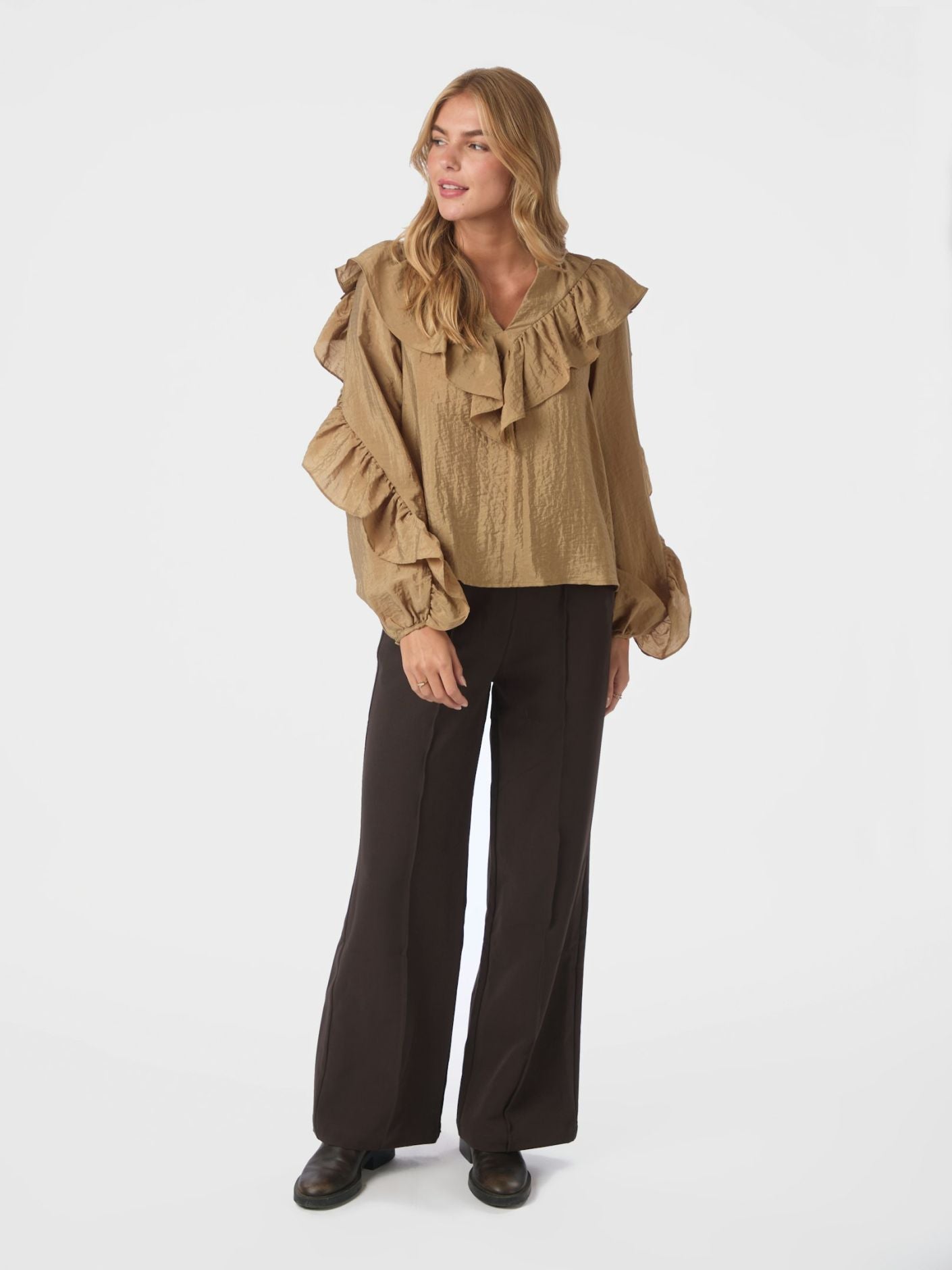 NEO NOIR BLUS NULA FLOUNCE DARK SAND_105331.jpg