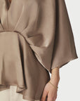 NEO NOIR BLUS RIVINA HEAVY SATEEN DARK TAUPE_109577.jpg