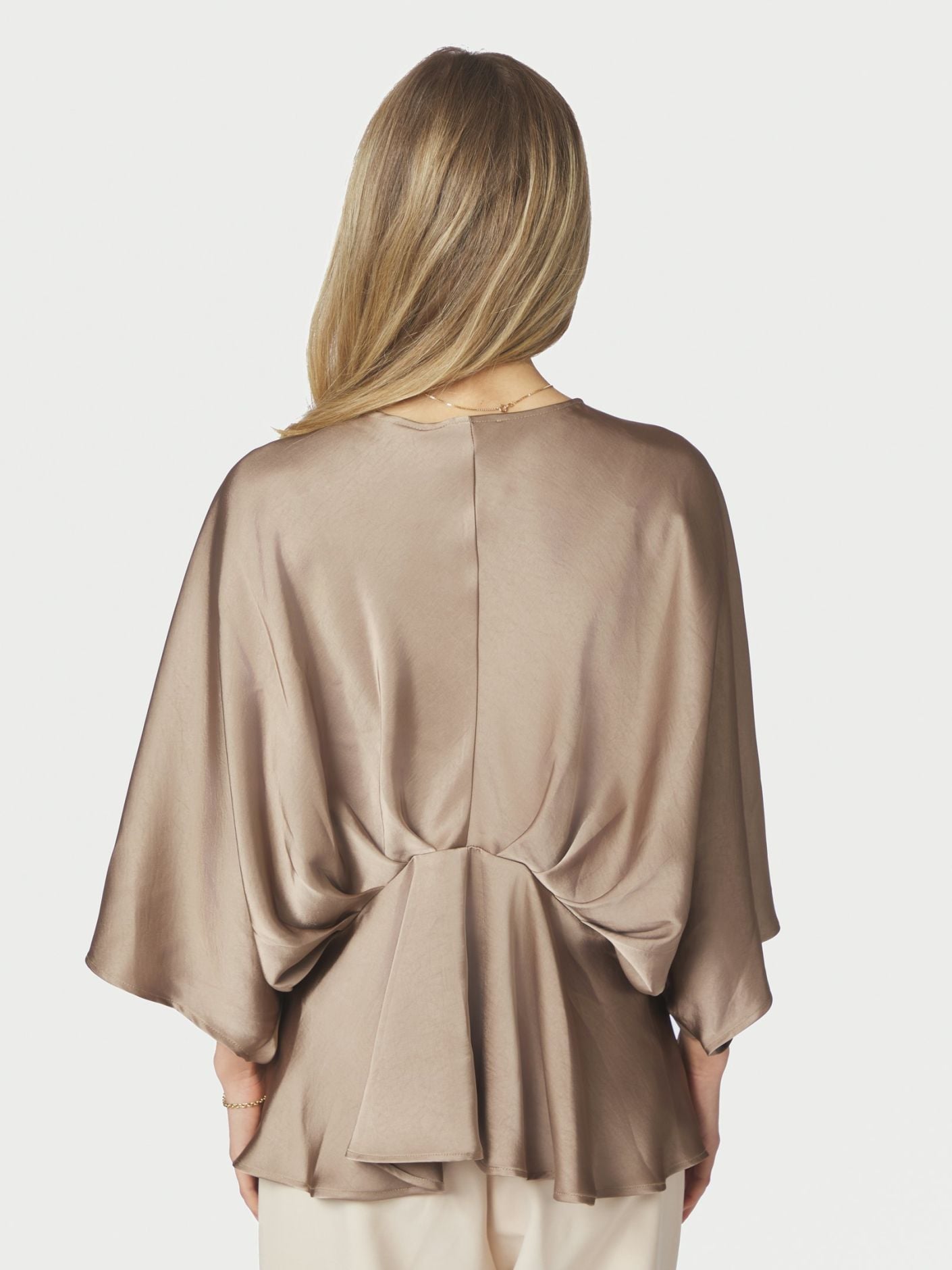 NEO NOIR BLUS RIVINA HEAVY SATEEN DARK TAUPE_109578.jpg