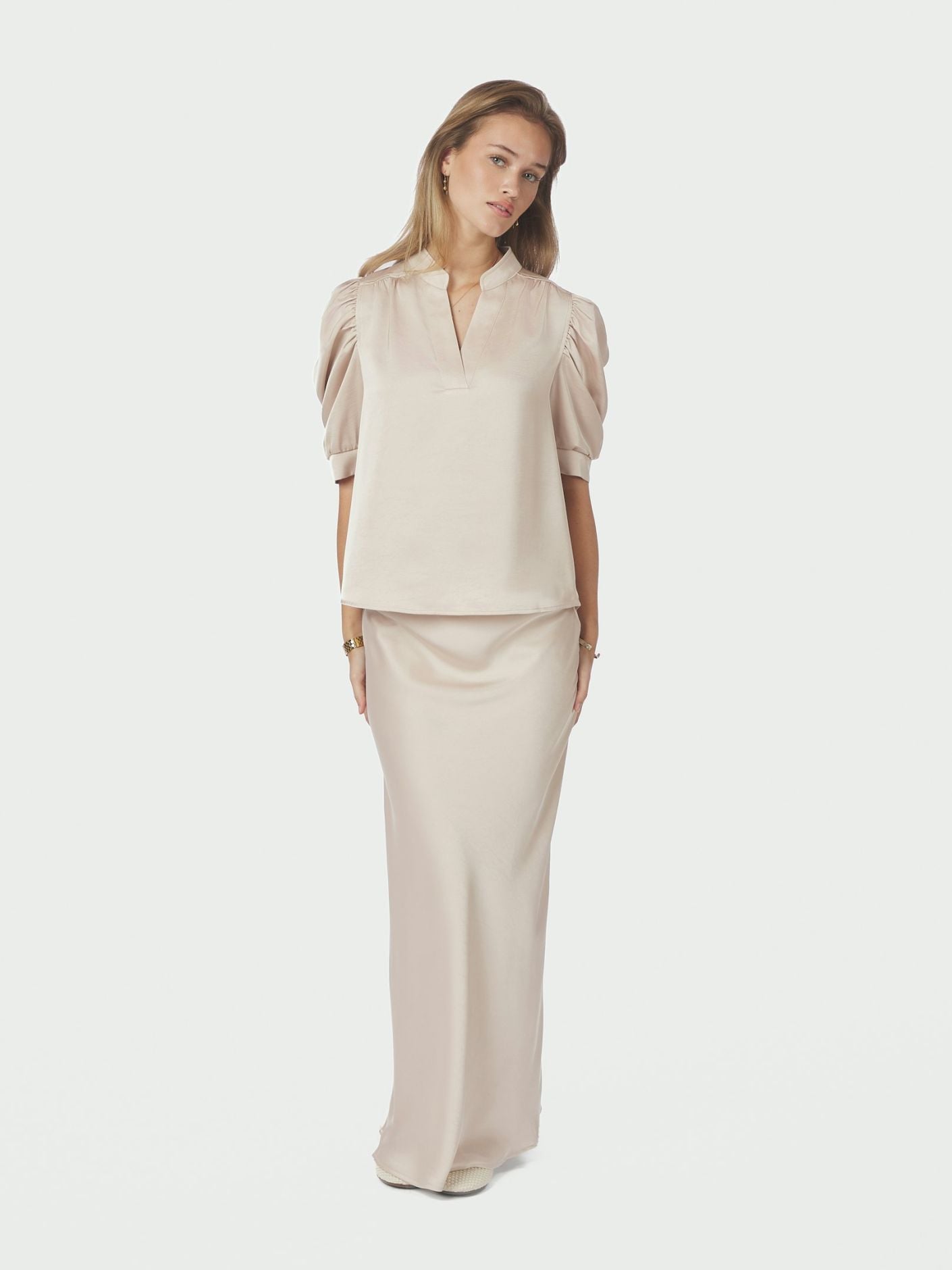 NEO NOIR BLUS ROELLA CHAMPAGNE_110278.jpg