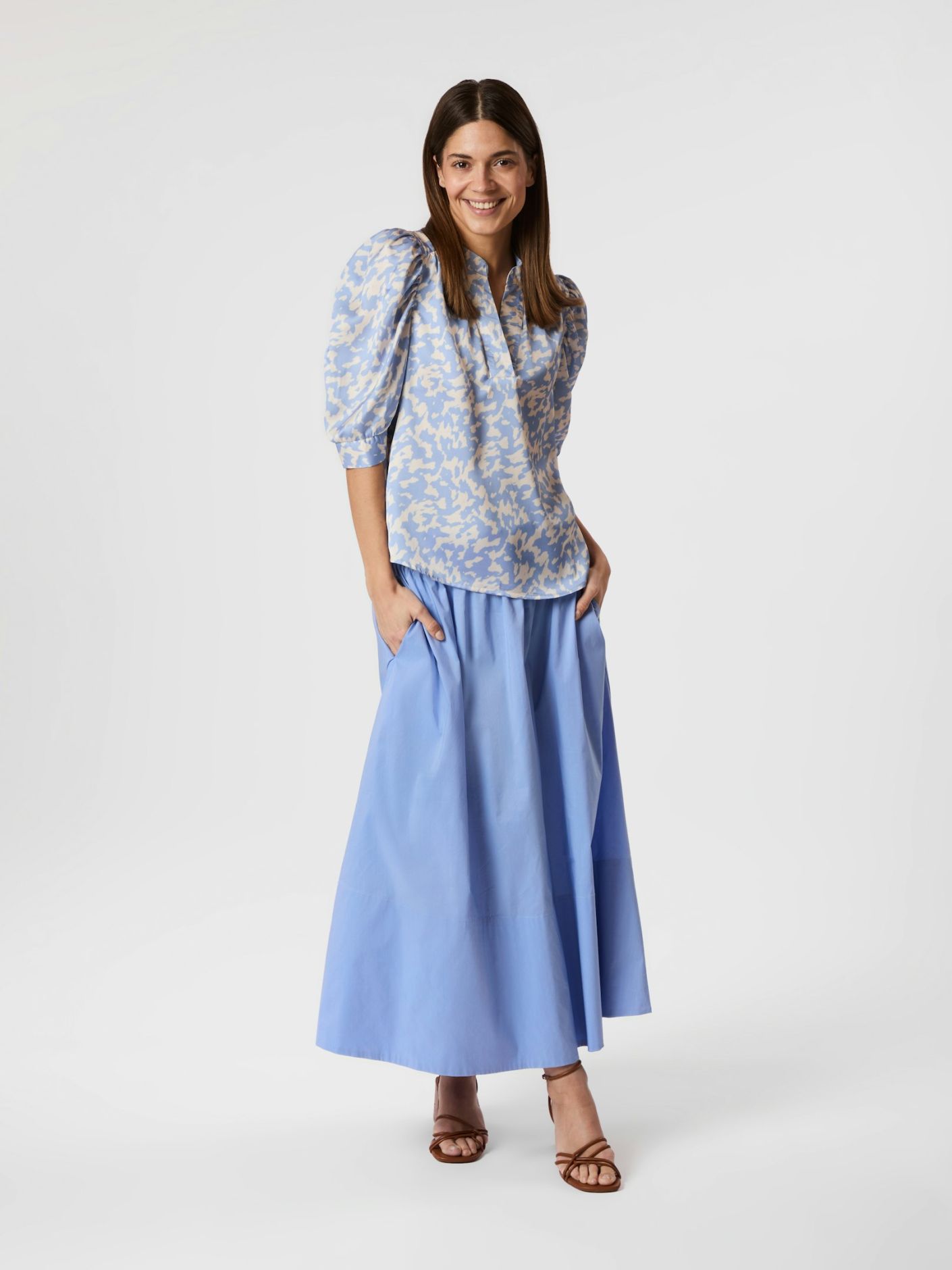 NEO NOIR BLUS ROELLA GRAPHIC FADE LIGHT BLUE_98463.jpg