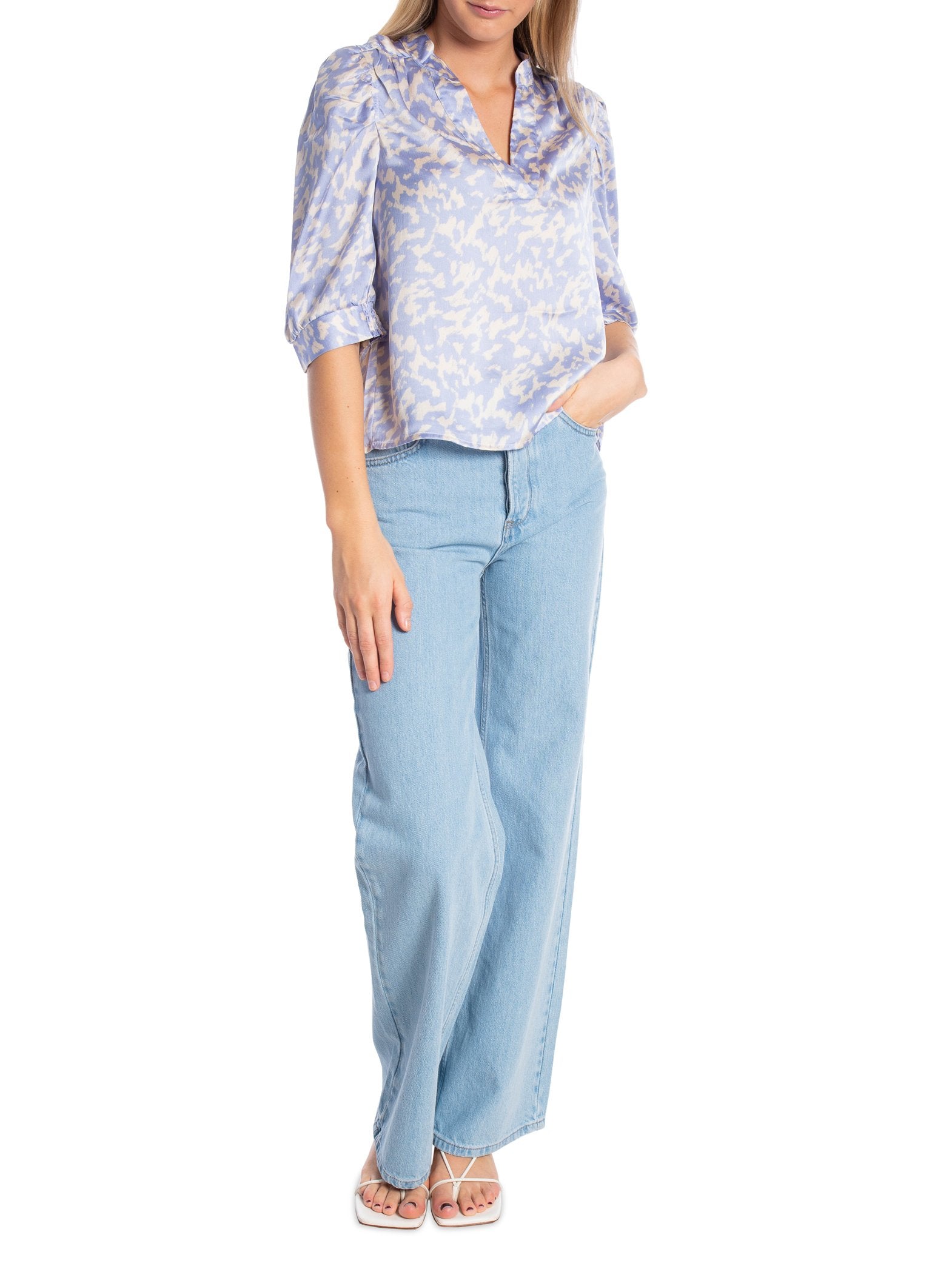 NEO NOIR BLUS ROELLA GRAPHIC FADE LIGHT BLUE_98523.jpg