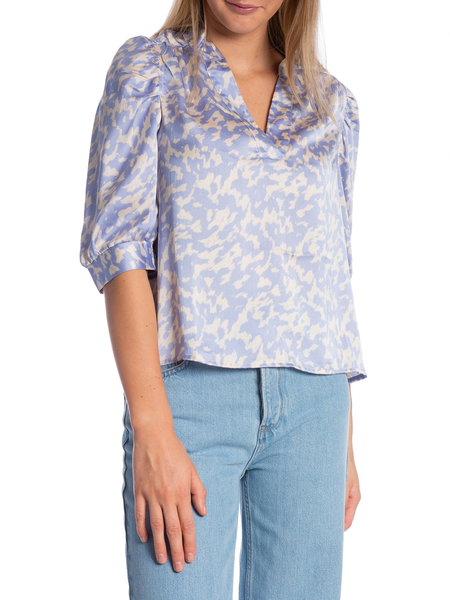 NEO NOIR BLUS ROELLA GRAPHIC FADE LIGHT BLUE_98524.jpg