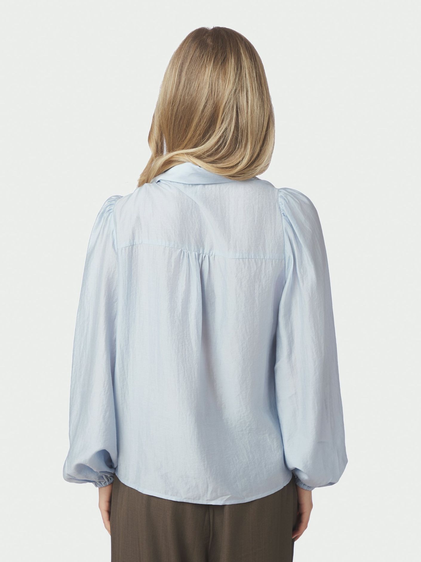 NEO NOIR BLUS SELENE CRISP LIGHT BLUE_105977.jpg