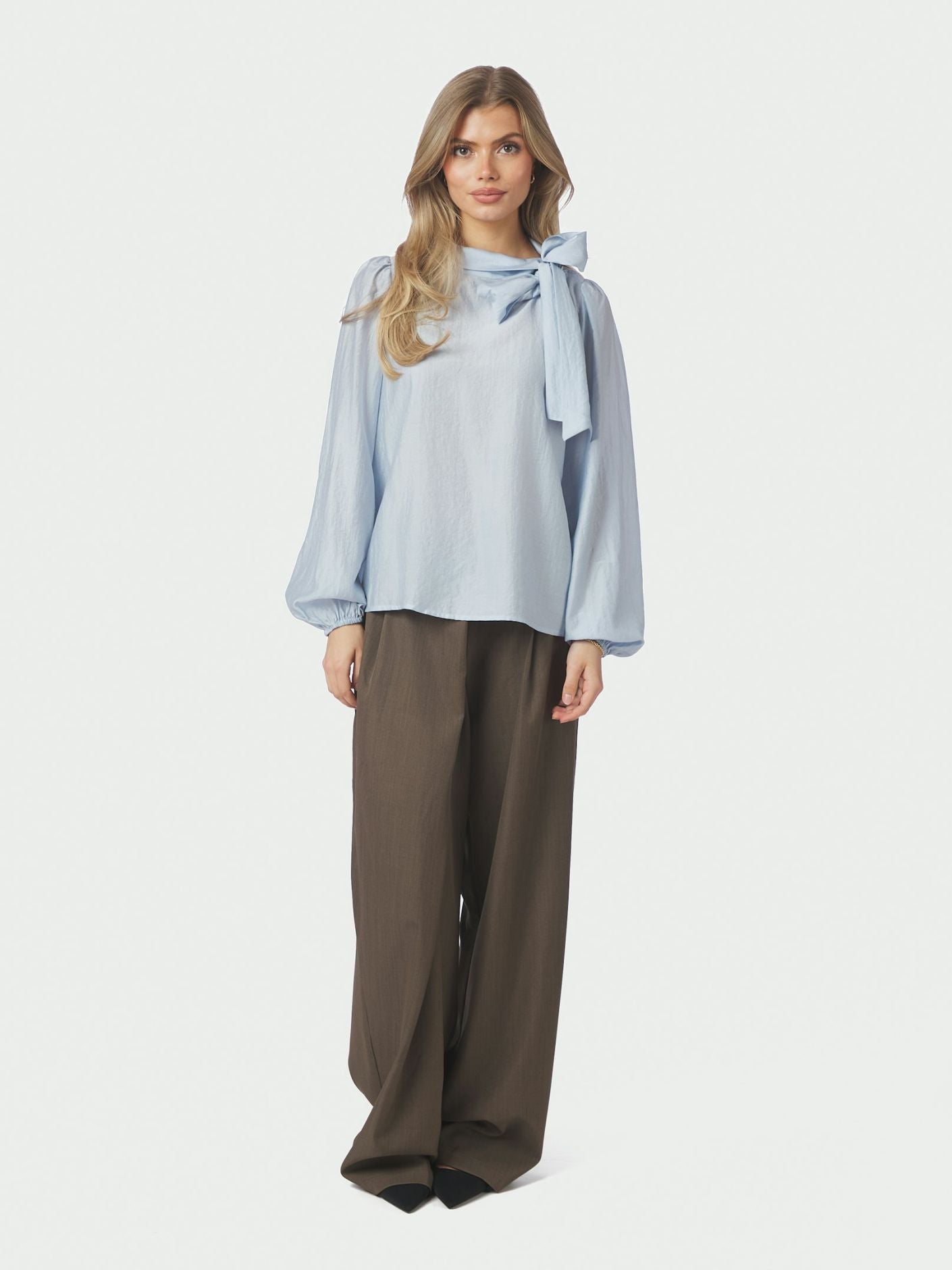 NEO NOIR BLUS SELENE CRISP LIGHT BLUE_105978.jpg