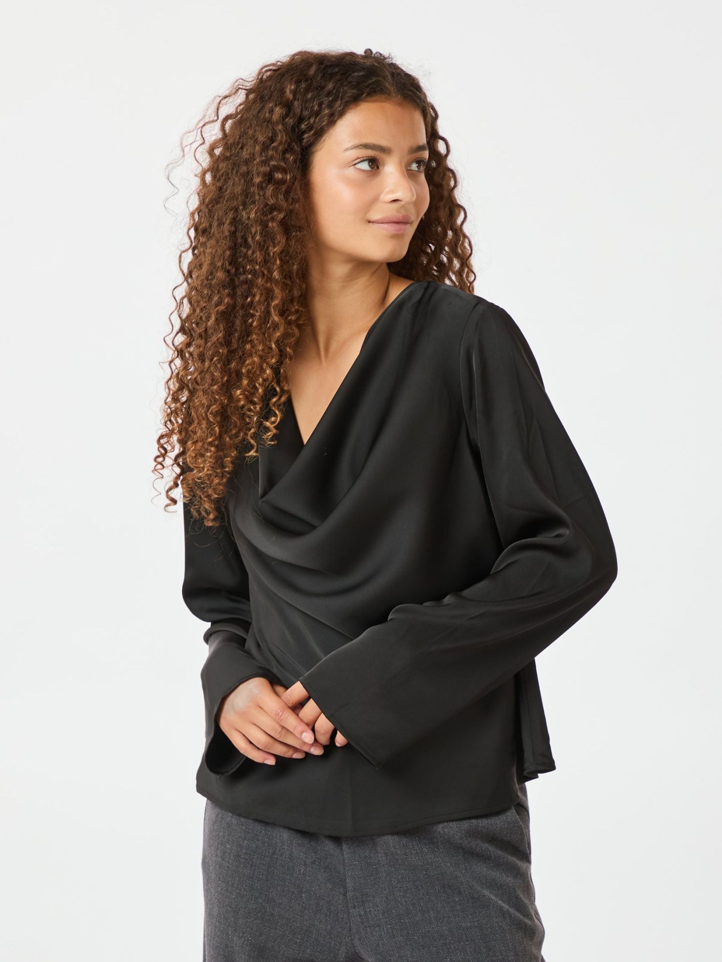 NEO NOIR BLUS VALLISTA SOFT SATIN BLACK_94532.jpg