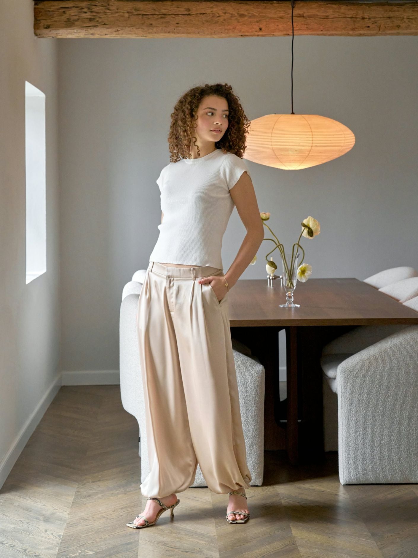 NEO NOIR BYXA FAYLA DRAPY SATIN BALOON DARK SAND_109585.jpg