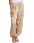 NEO NOIR BYXA FAYLA DRAPY SATIN BALOON DARK SAND_110392.jpg