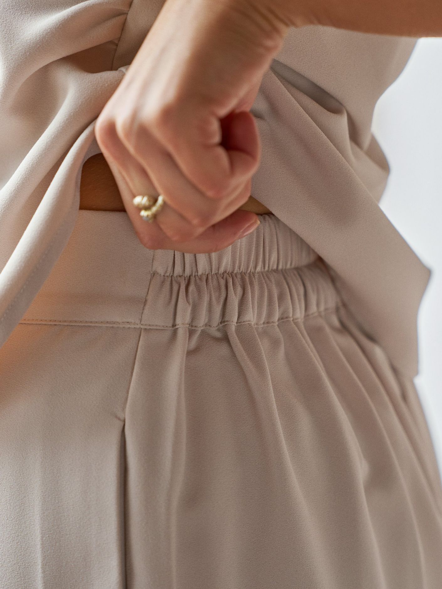 NEO NOIR BYXA LUNET CREPE IVORY_110432.jpg