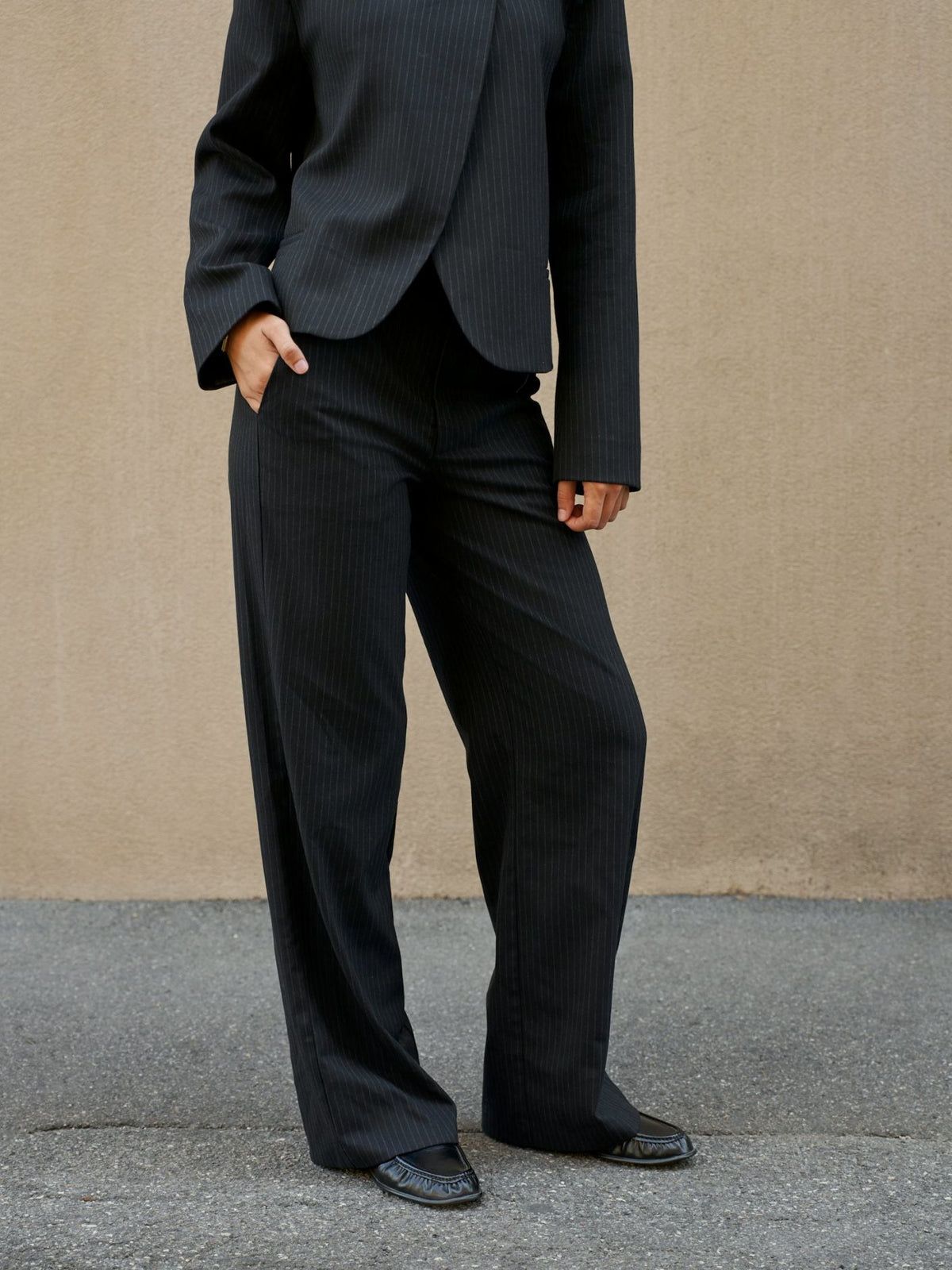 NEO NOIR BYXA NATHALIE SLIM PINSTRIPE DARK NAVY_114442.jpg