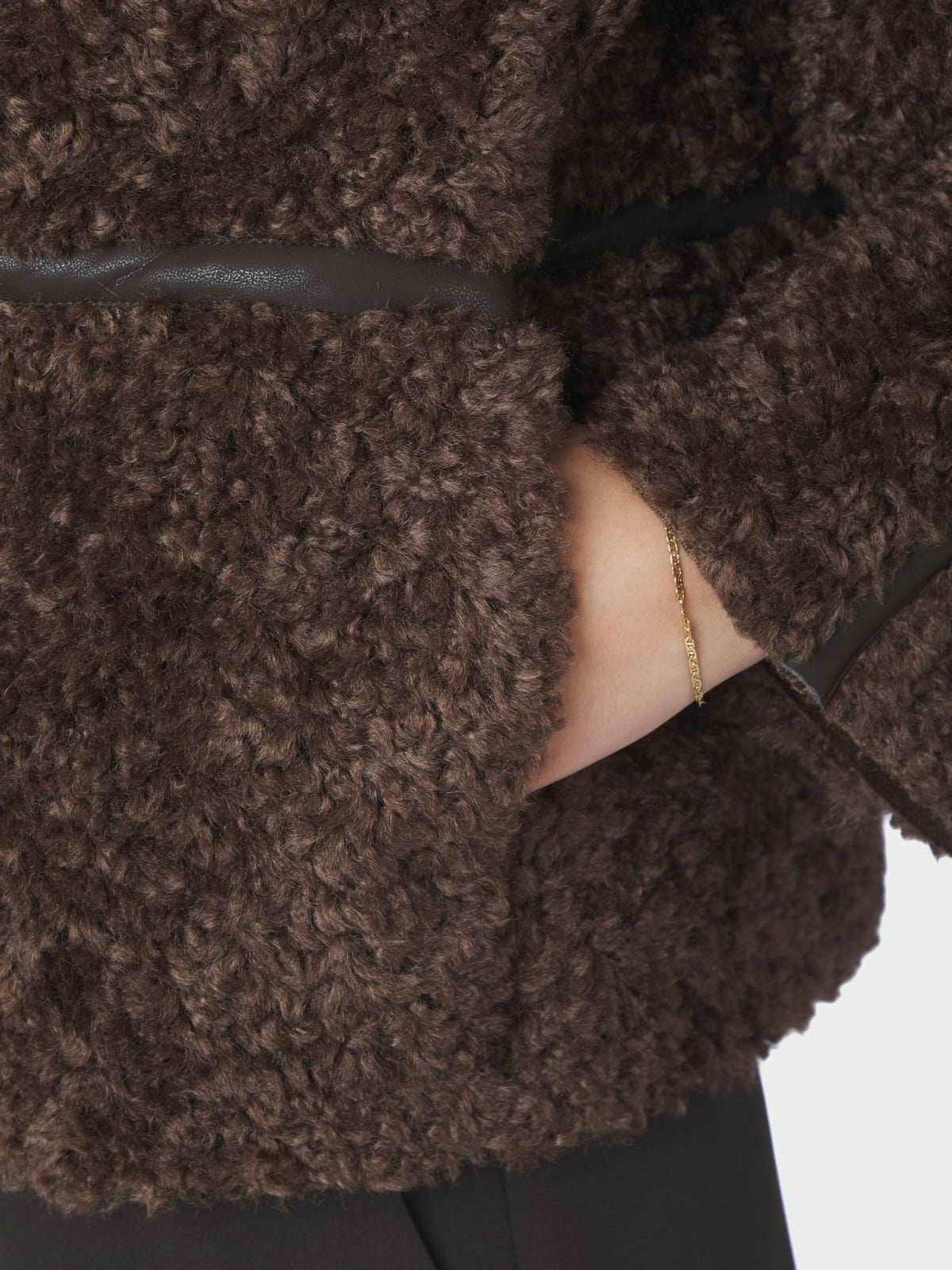 NEO NOIR JACKA CASTOR FAUX FUR DARK BROWN_113389.jpg