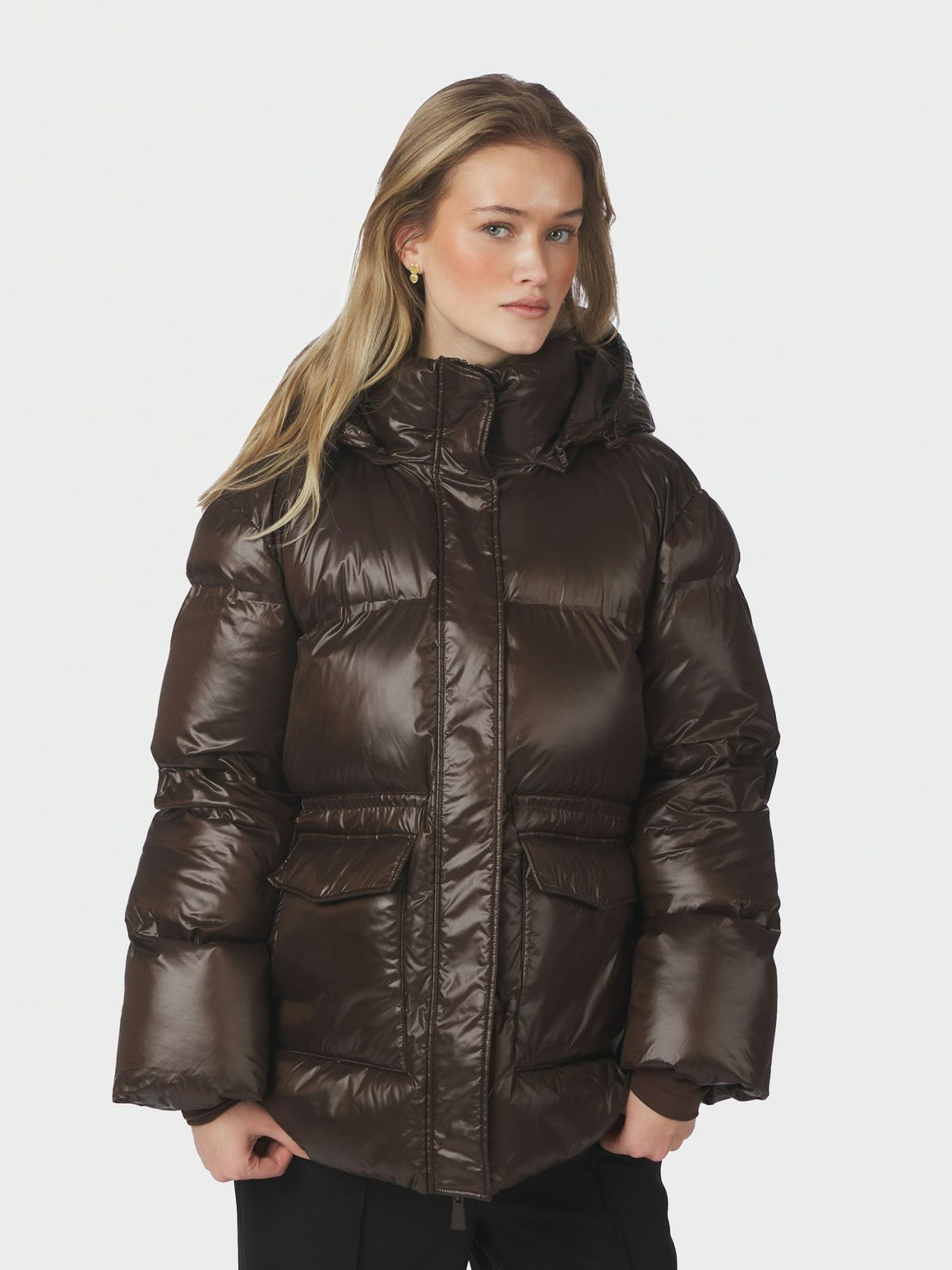 NEO NOIR JACKA CLOTILDE SHINY PUFFER CHOCOLATE BROWN_113965.jpg