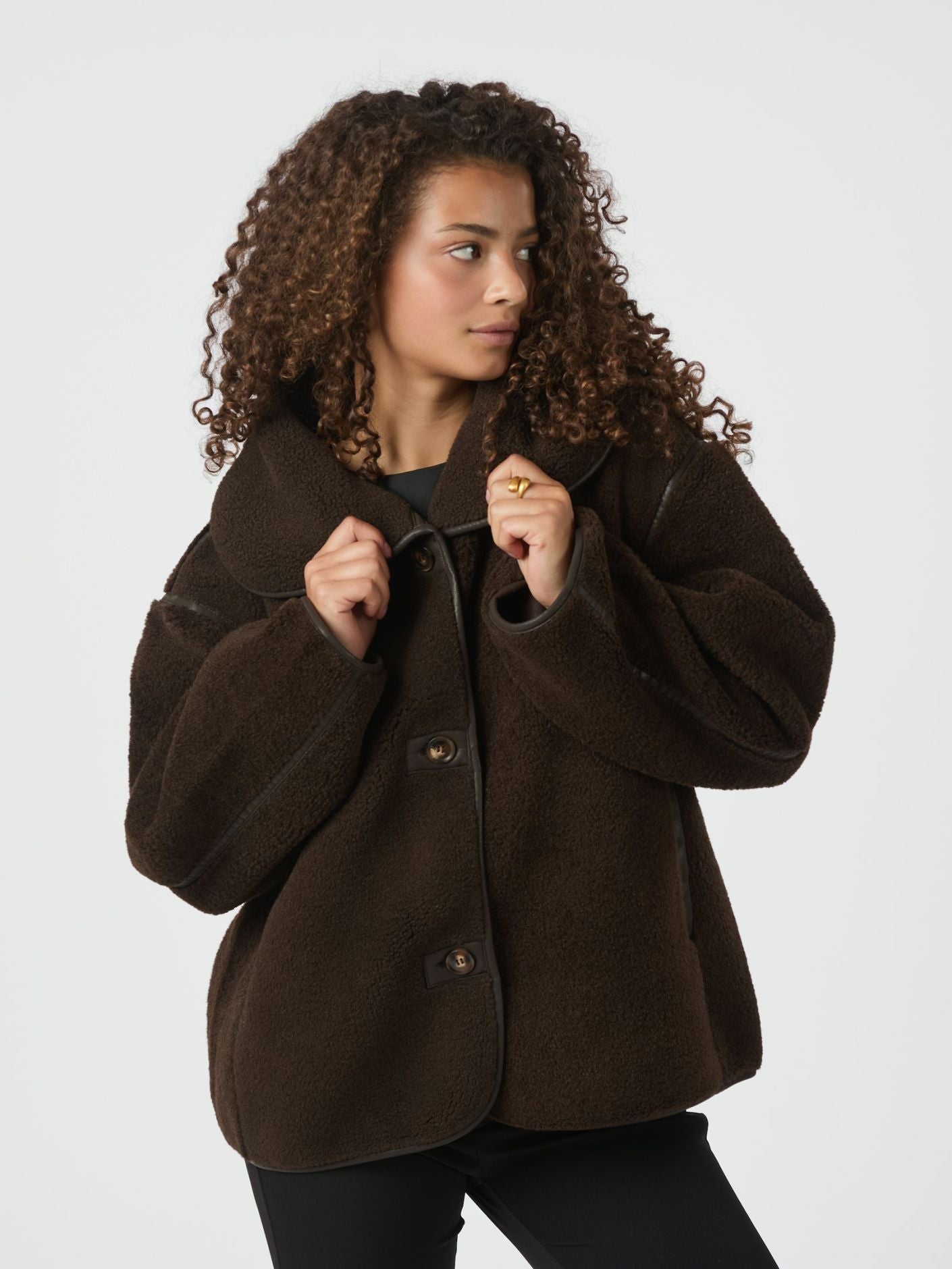 NEO NOIR JACKA EDMUND TEDDY DARK BROWN_101072.jpg