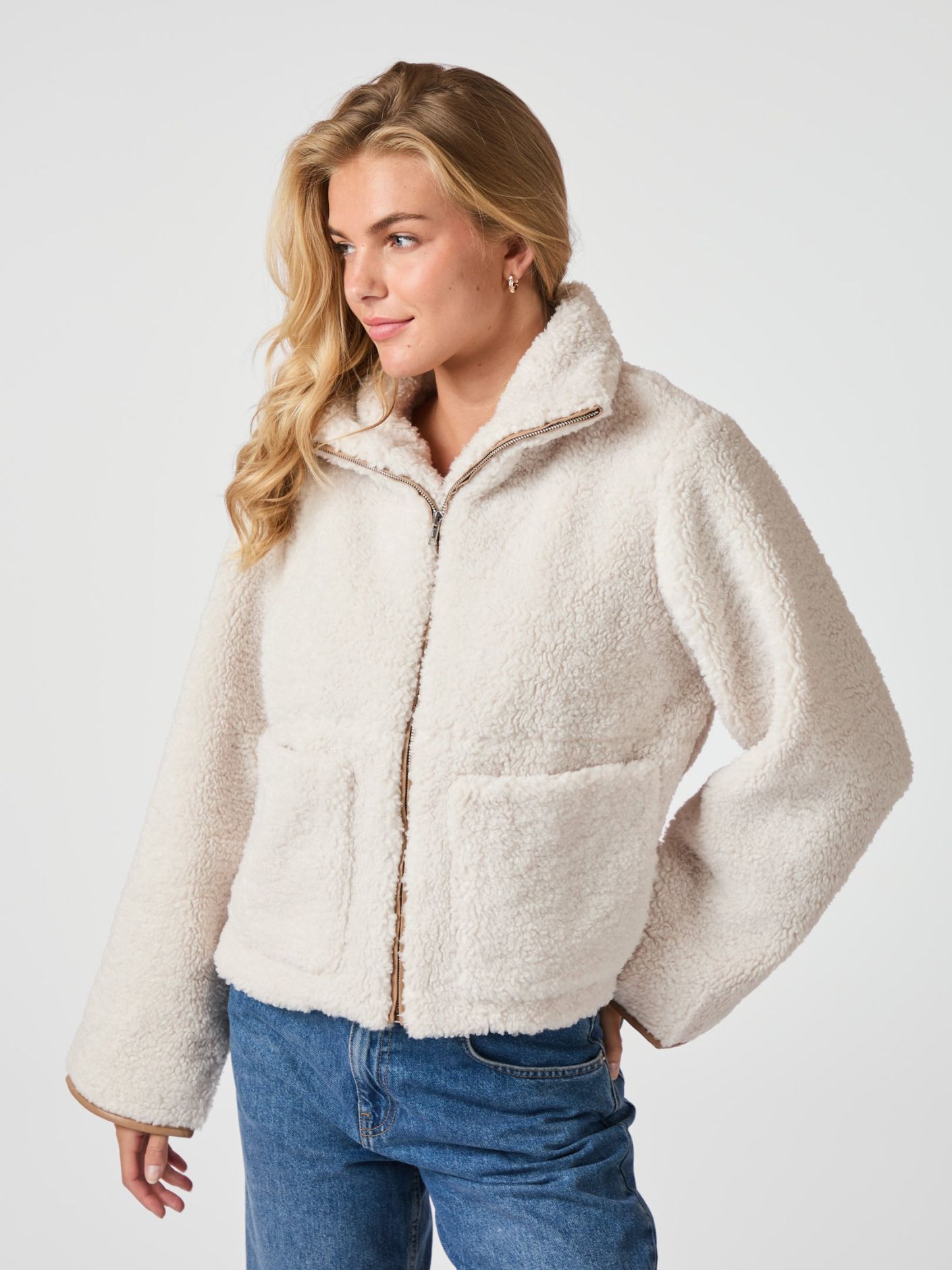 NEO NOIR JACKA EFFA TEDDY IVORY_94566.jpg